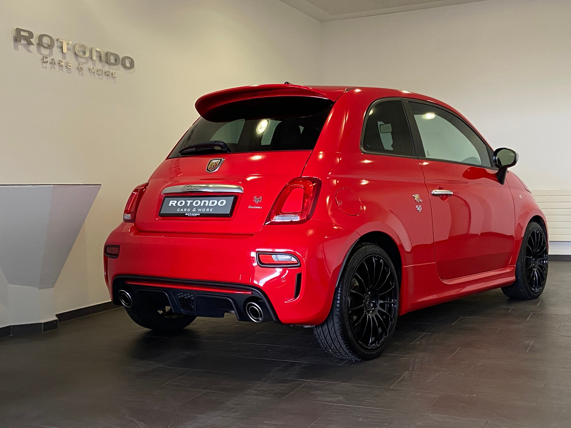 FIAT 595 1.4 16V Turbo Abarth Turismo Automat-image-1