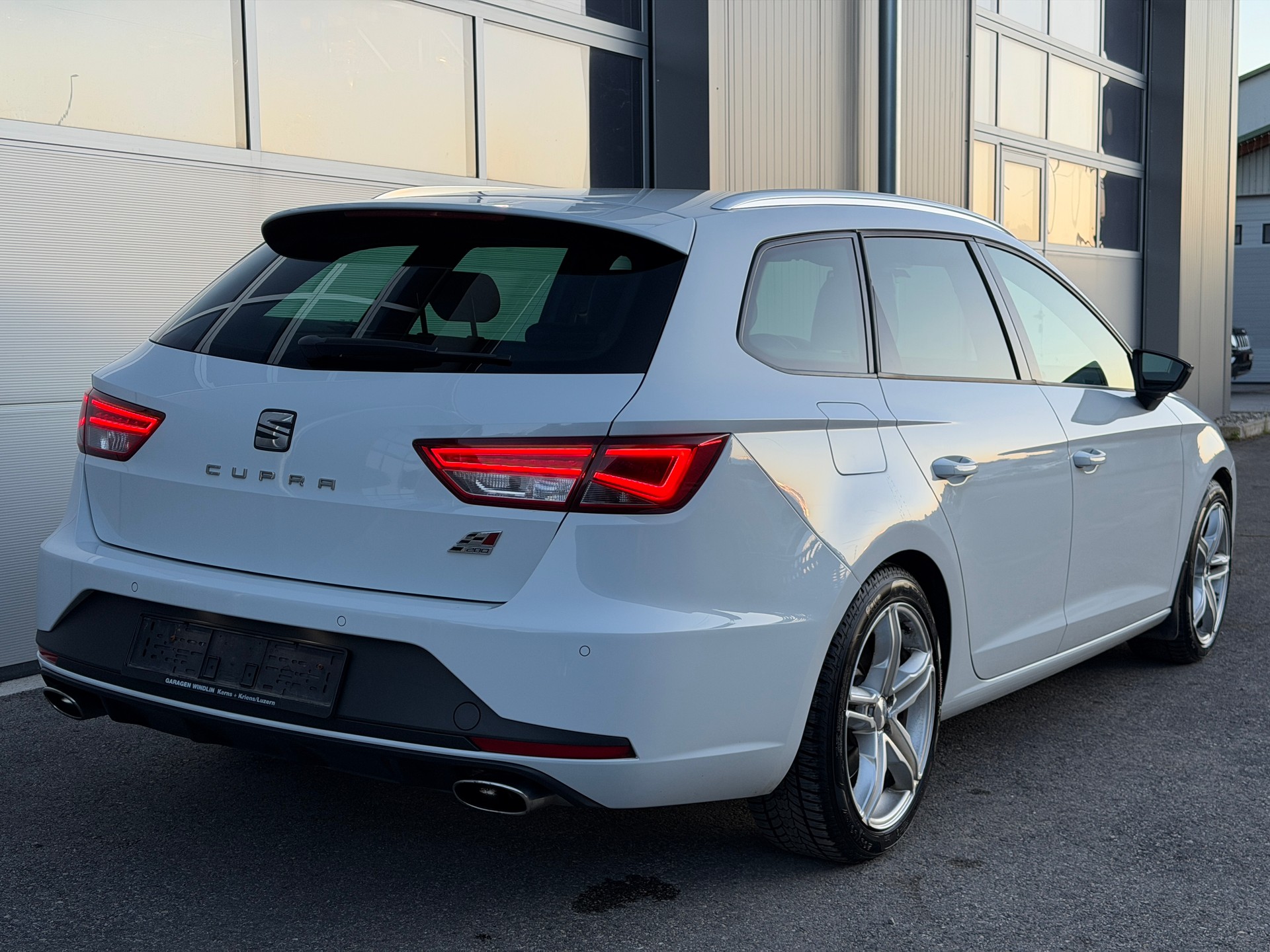SEAT Leon ST 2.0 TSI Cupra 280 DSG-image-4