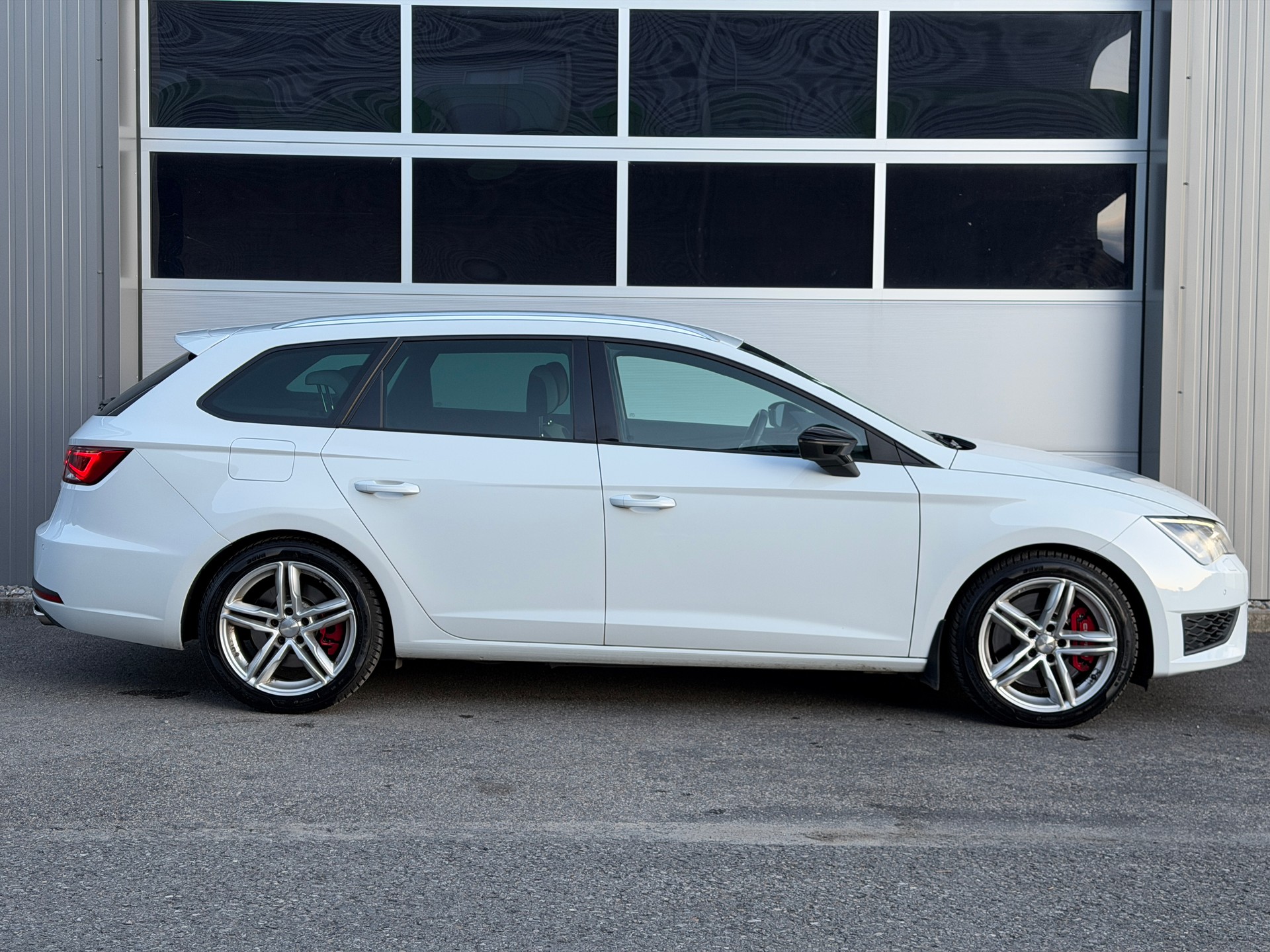 SEAT Leon ST 2.0 TSI Cupra 280 DSG-image-3