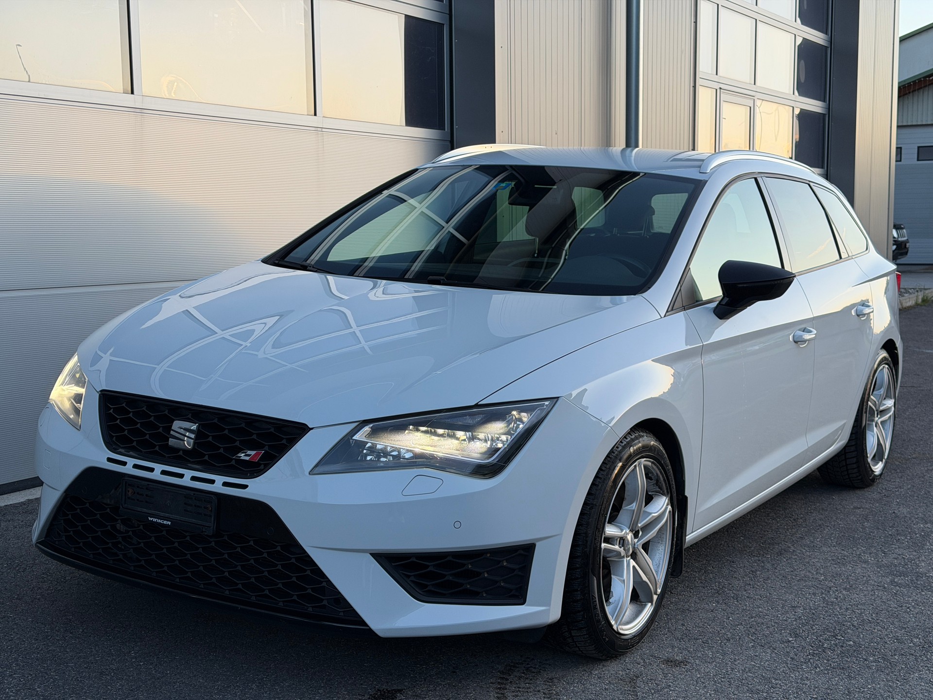 SEAT Leon ST 2.0 TSI Cupra 280 DSG-image-5