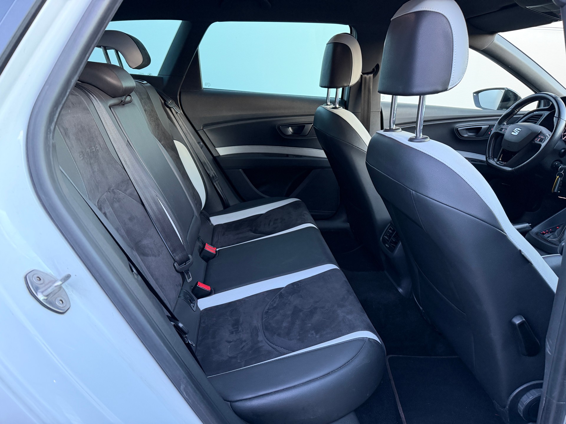 SEAT Leon ST 2.0 TSI Cupra 280 DSG-image-11