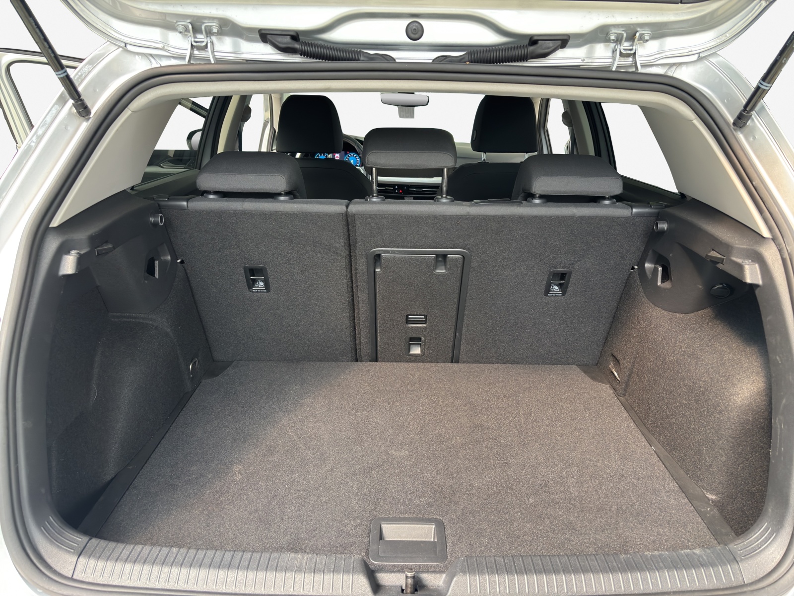 VW Golf 1.0 TSI Life-image-12