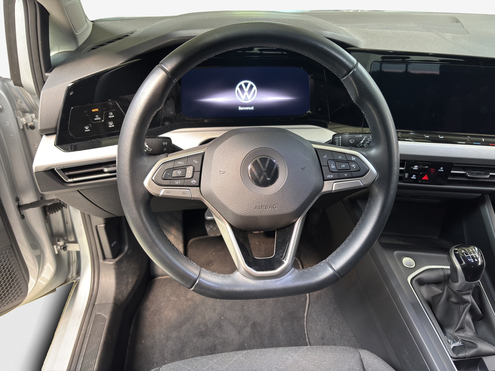 VW Golf 1.0 TSI Life-image-9