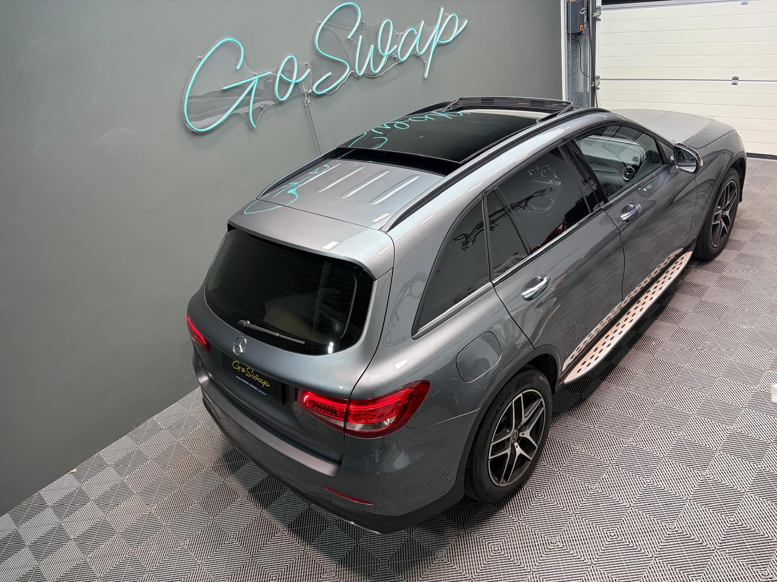 MERCEDES-BENZ GLC 250 d AMG Line 4Matic 9G-Tronic - Toit ouvrant - Caméra 360-image-4