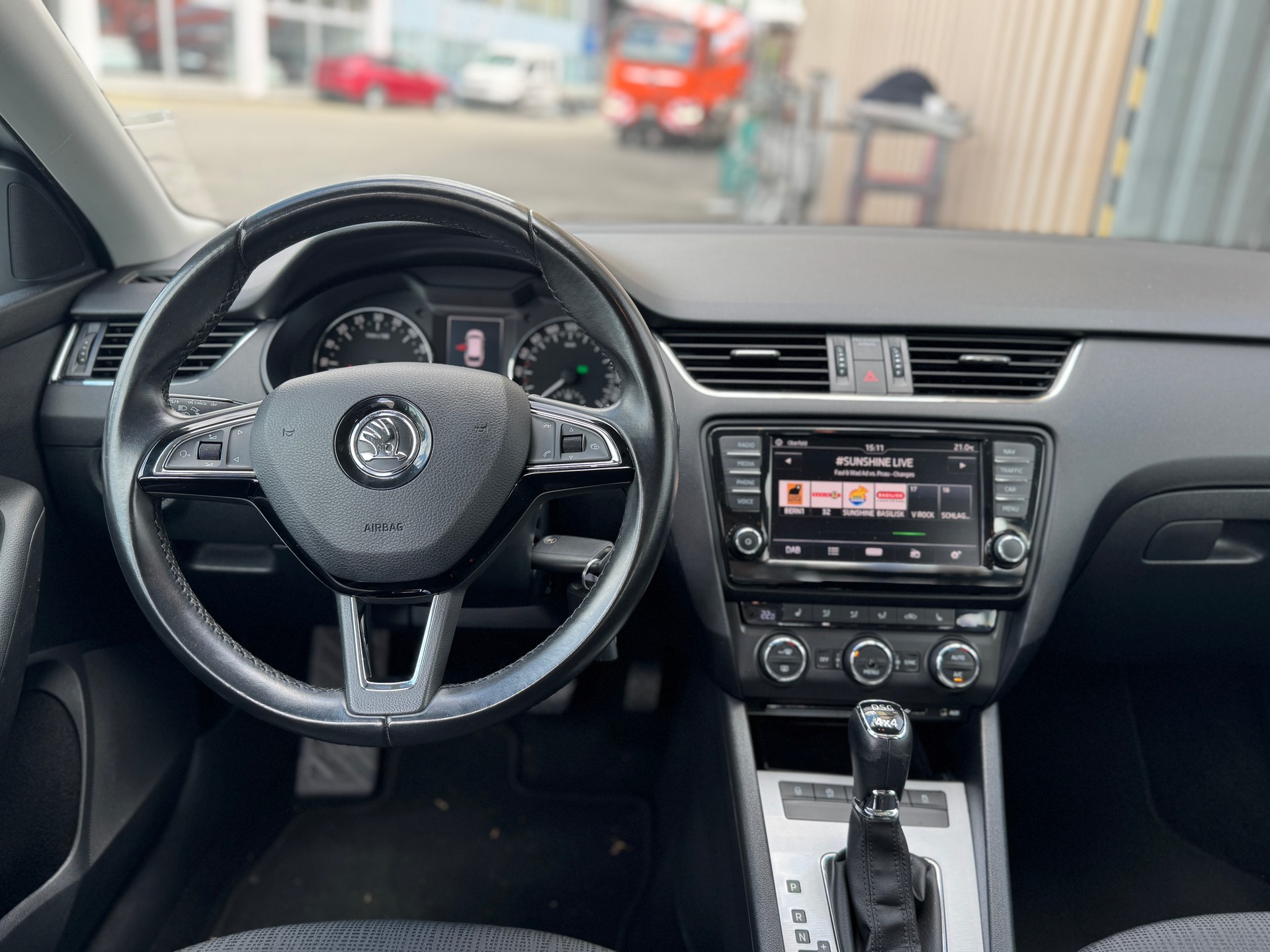 SKODA Octavia Combi 2.0 TDI Style 4x4 DSG-image-10