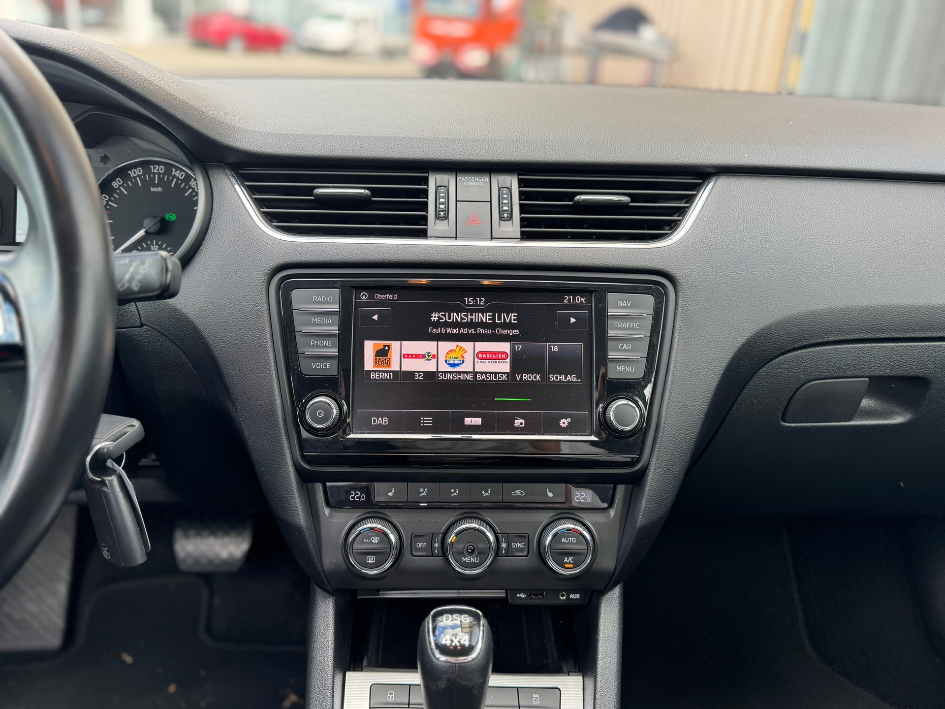 SKODA Octavia Combi 2.0 TDI Style 4x4 DSG-image-12