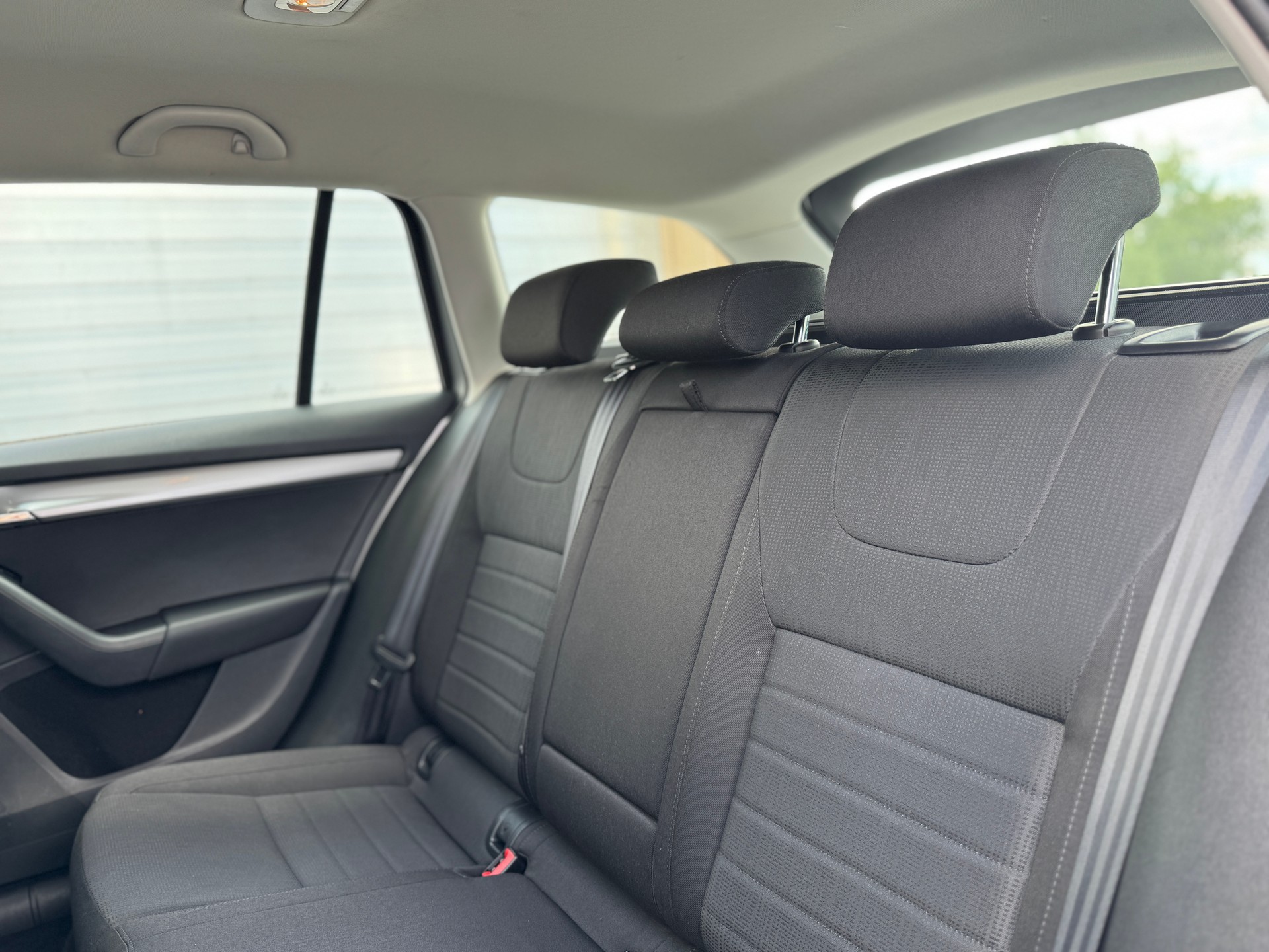 SKODA Octavia Combi 2.0 TDI Style 4x4 DSG-image-7