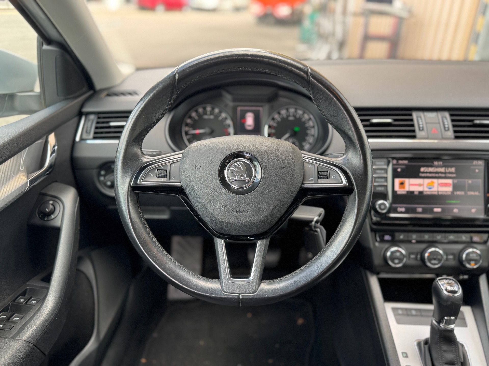SKODA Octavia Combi 2.0 TDI Style 4x4 DSG-image-11