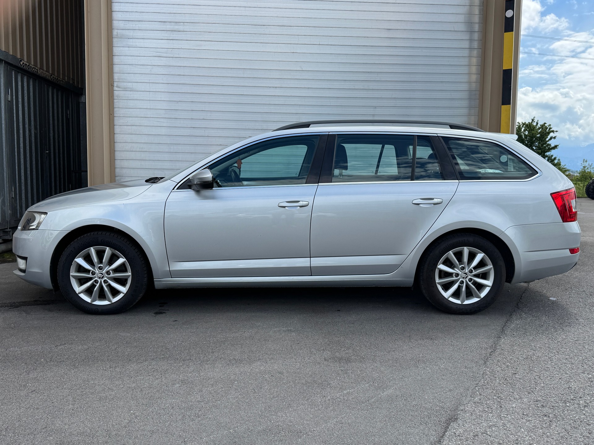 SKODA Octavia Combi 2.0 TDI Style 4x4 DSG-image-2