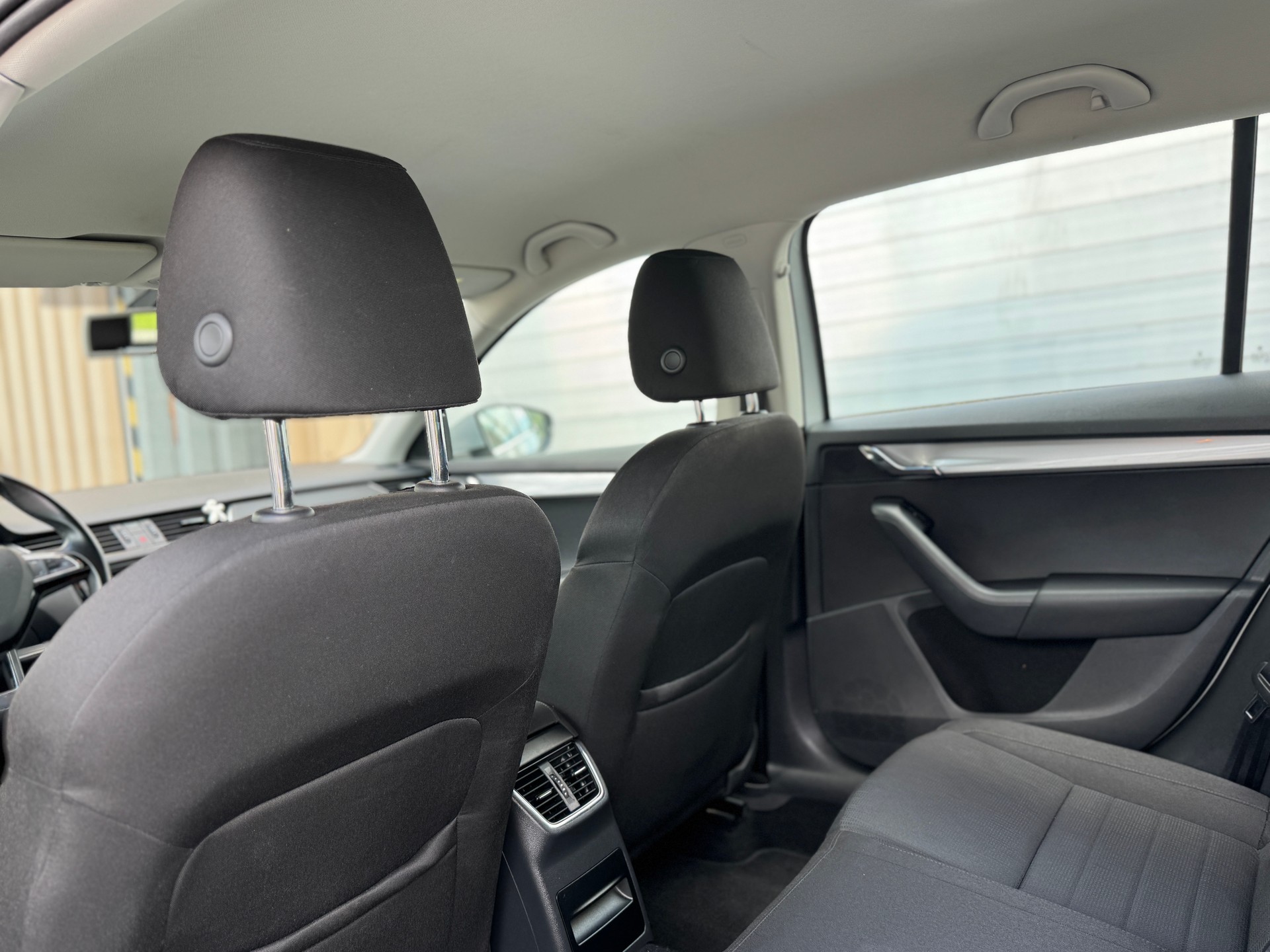 SKODA Octavia Combi 2.0 TDI Style 4x4 DSG-image-6