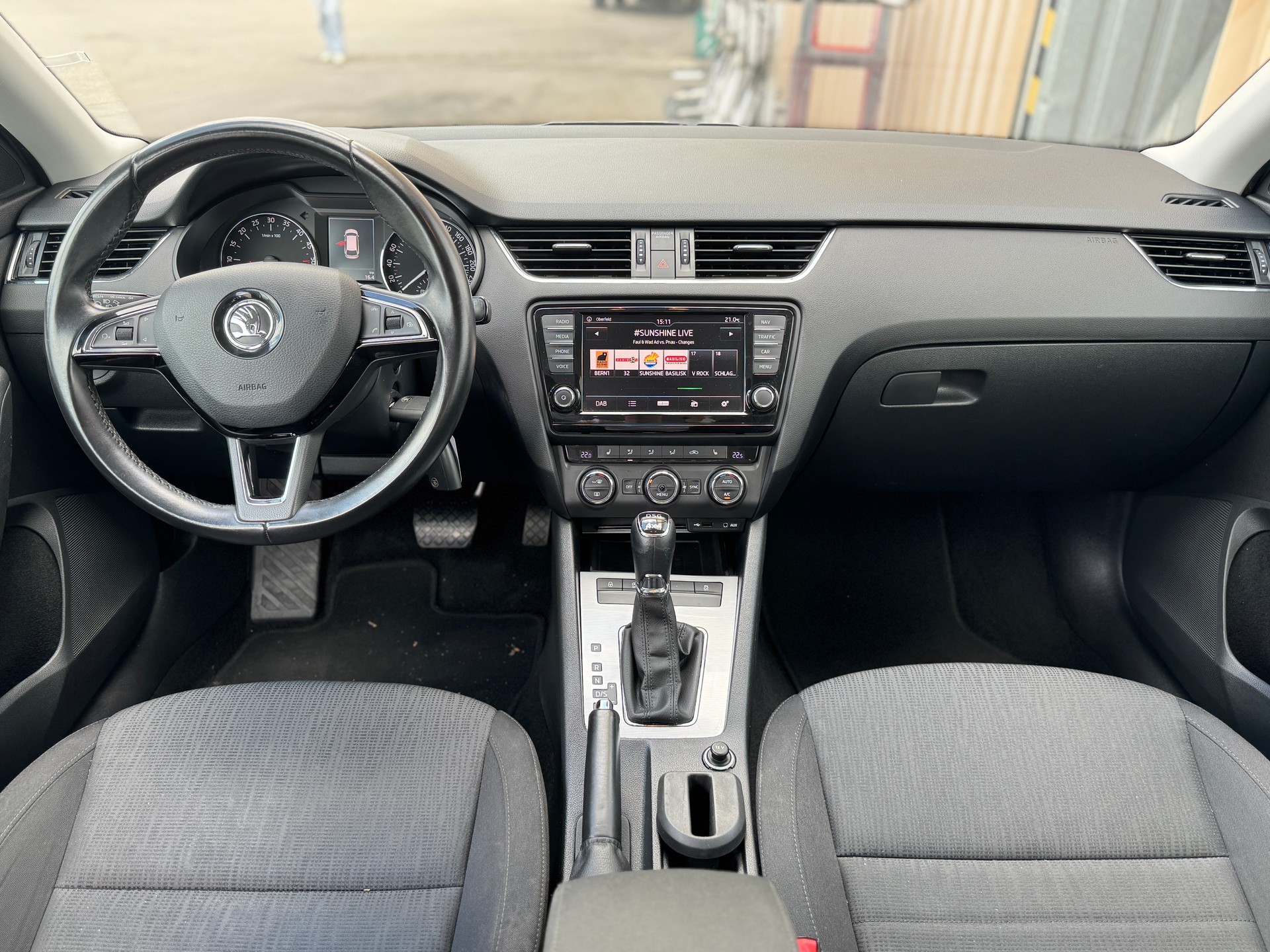 SKODA Octavia Combi 2.0 TDI Style 4x4 DSG-image-9