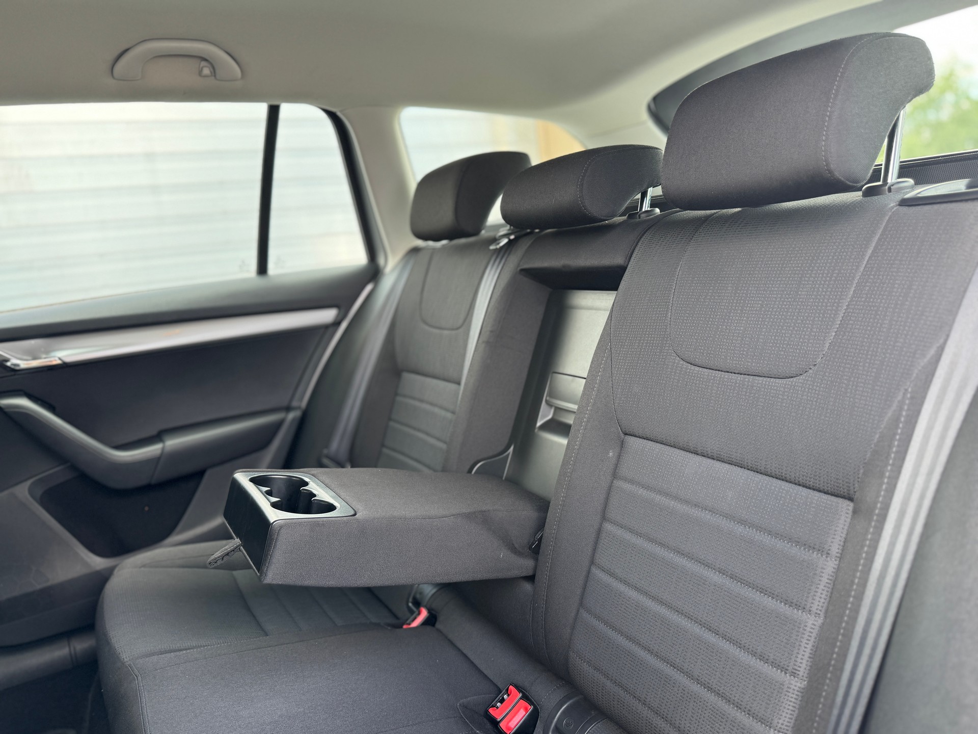 SKODA Octavia Combi 2.0 TDI Style 4x4 DSG-image-8
