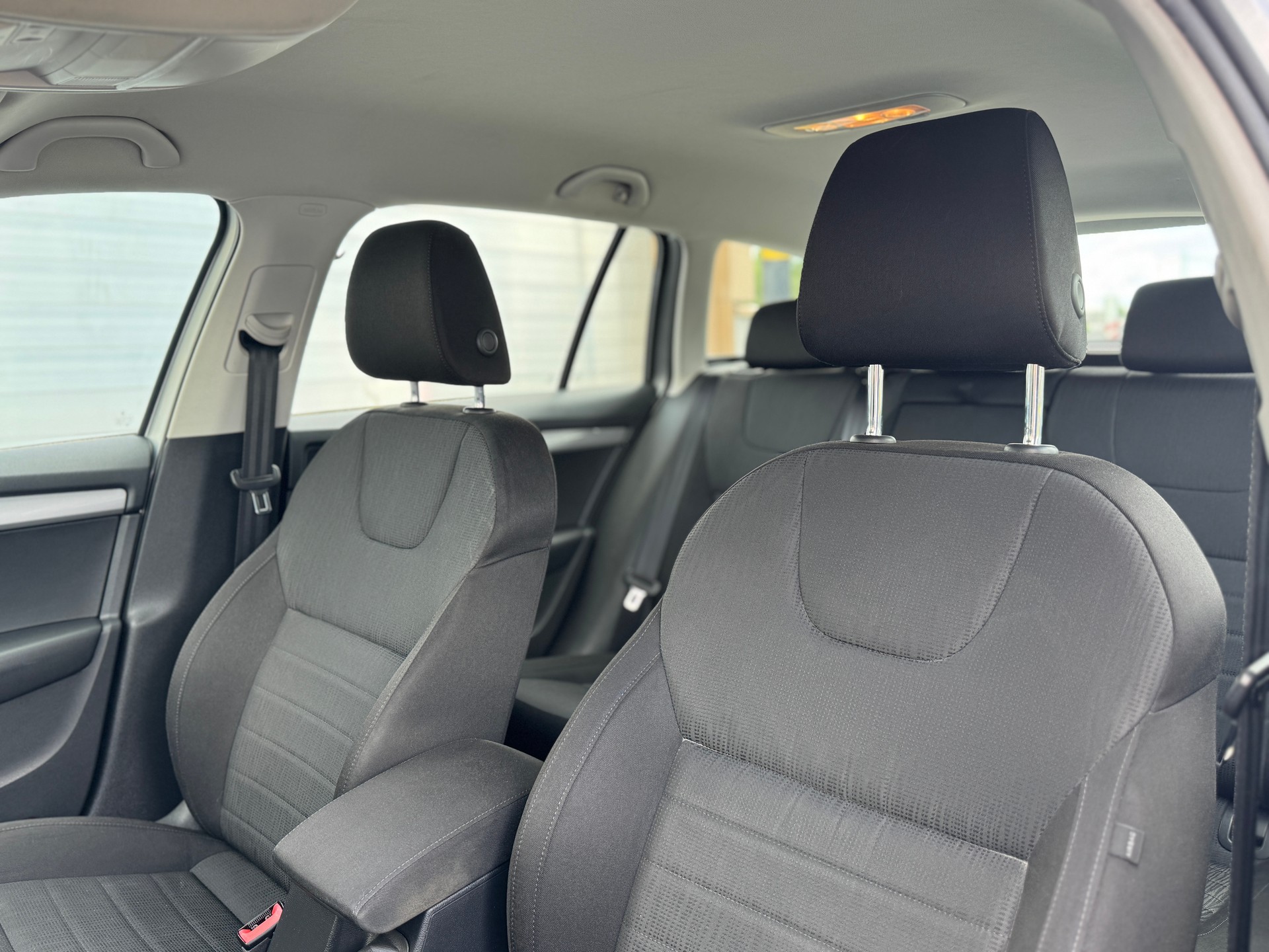 SKODA Octavia Combi 2.0 TDI Style 4x4 DSG-image-17
