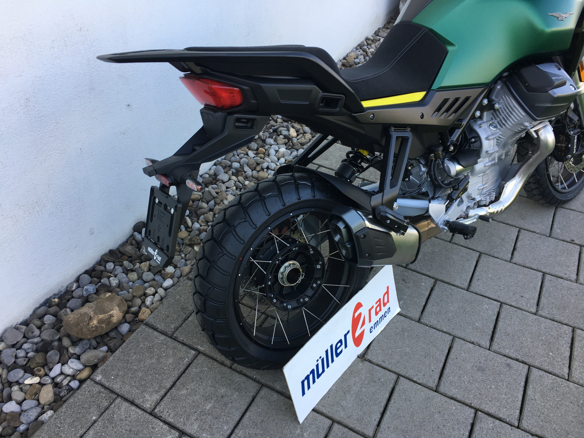 MOTO GUZZI Stelvio-showroom-element-2
