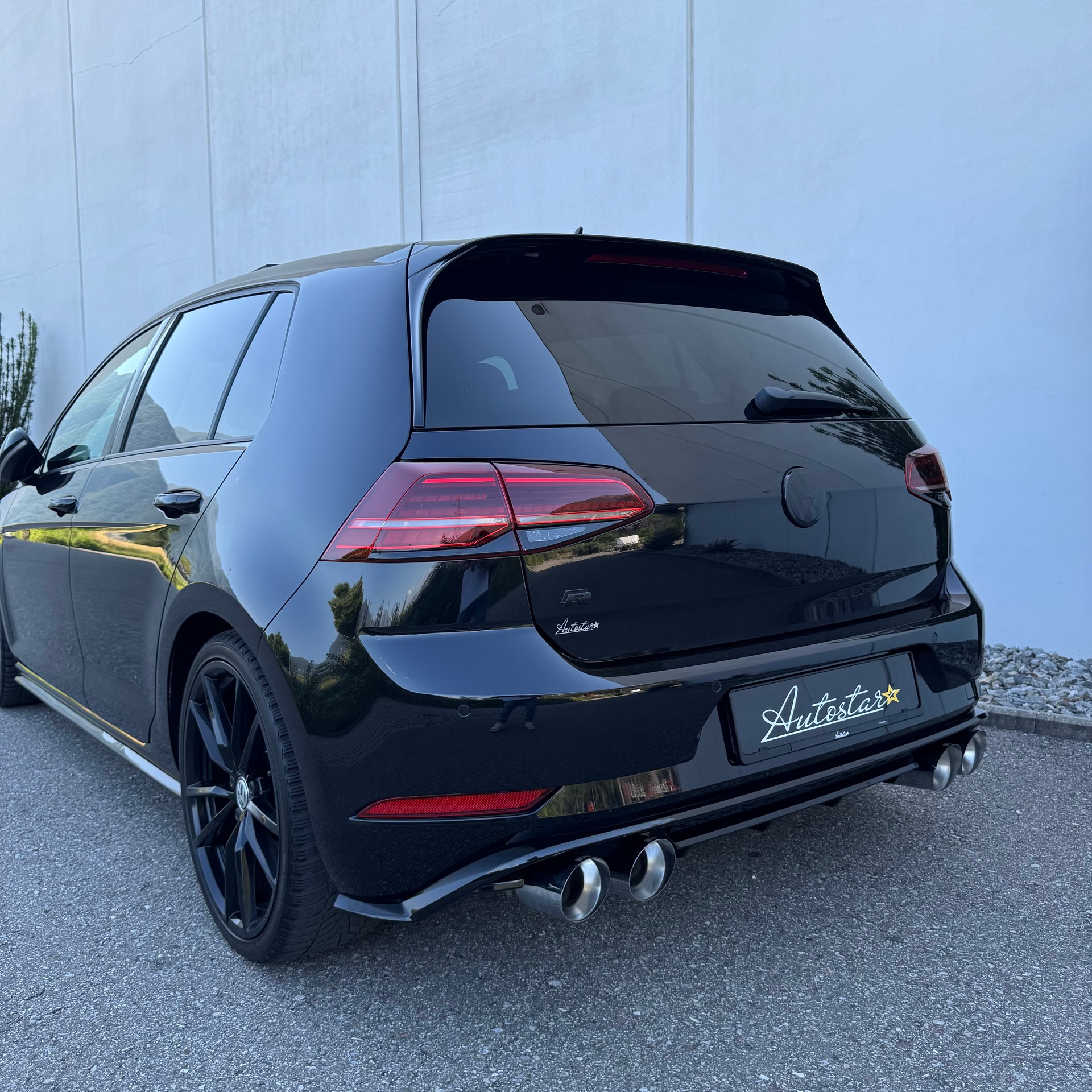 VW Golf 2.0 TSI R 4Motion DSG-image-4