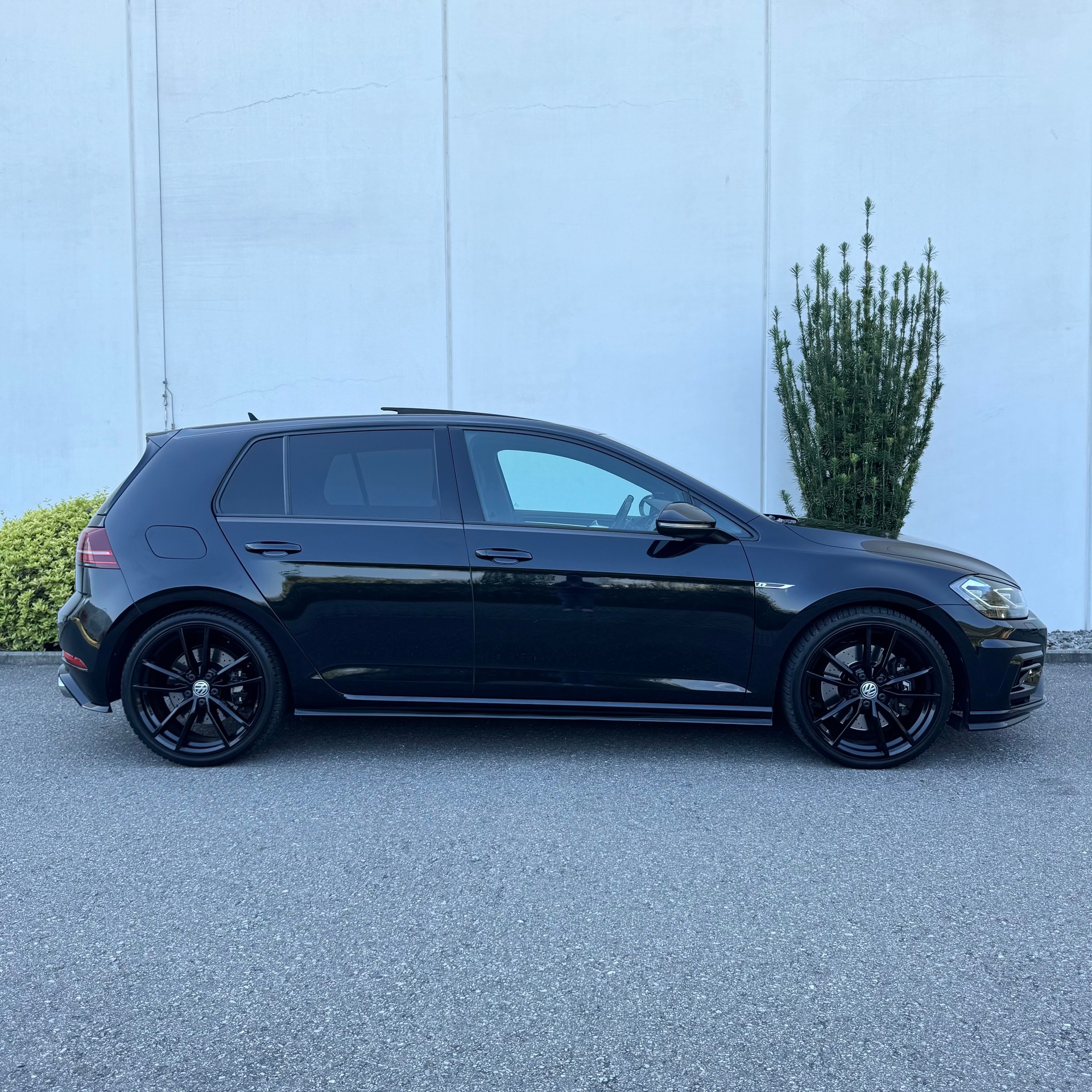 VW Golf 2.0 TSI R 4Motion DSG-image-1