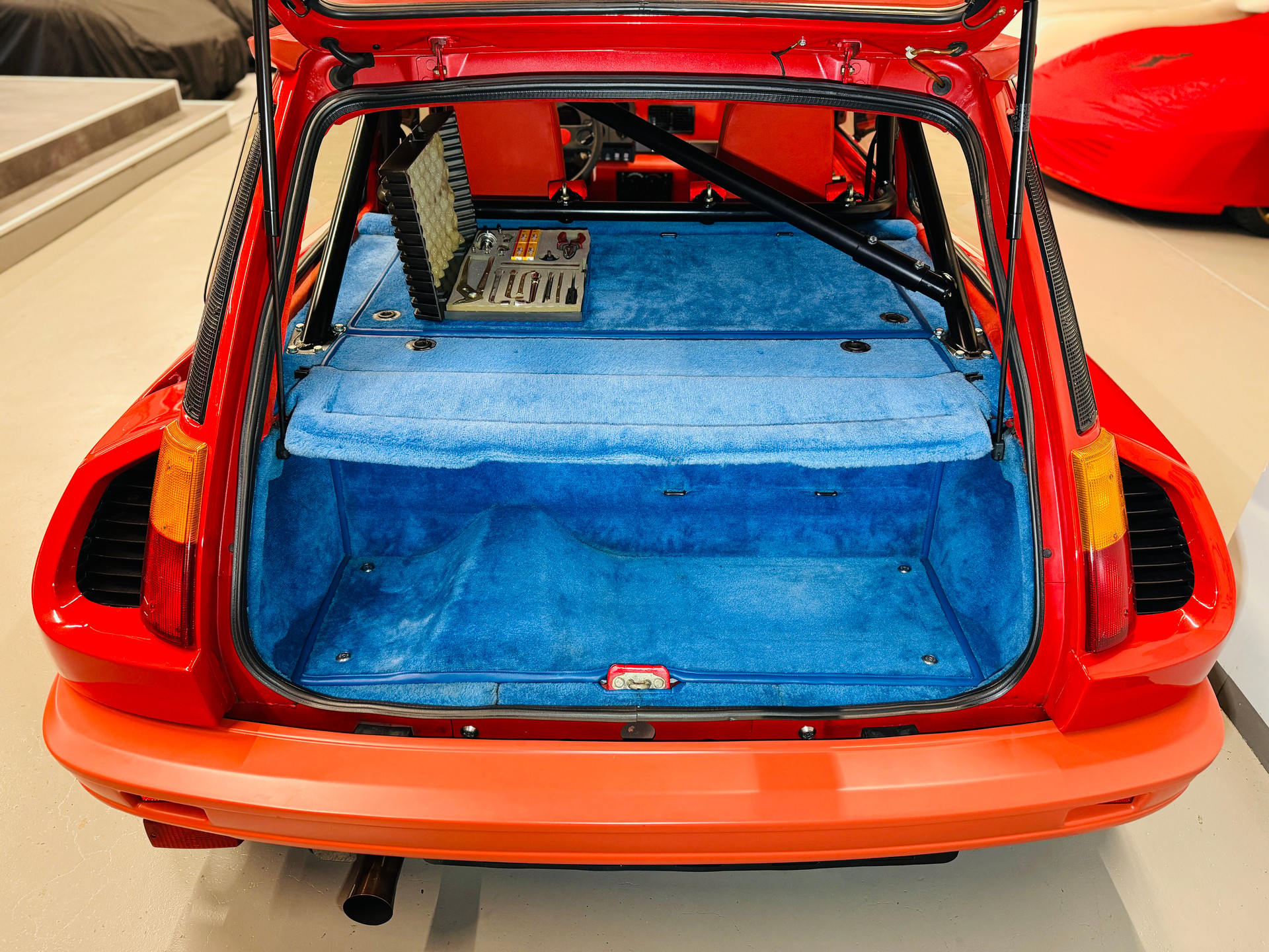 RENAULT R5 Turbo 1 „Rouge Grenade“ Nr. 899 of 1690-image-10