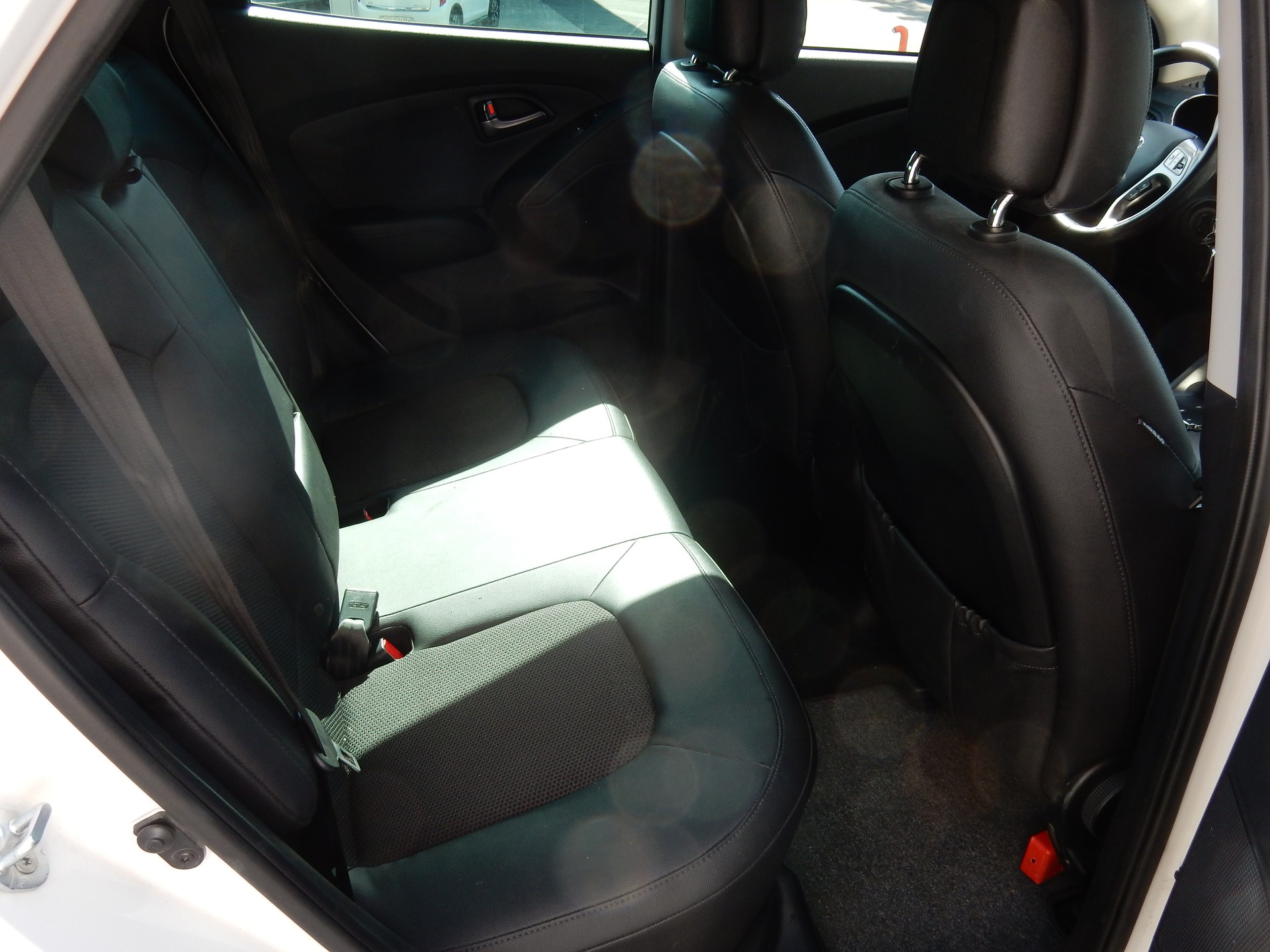 HYUNDAI iX 35 2.0 CRDi Style 4WD Automatic-image-18