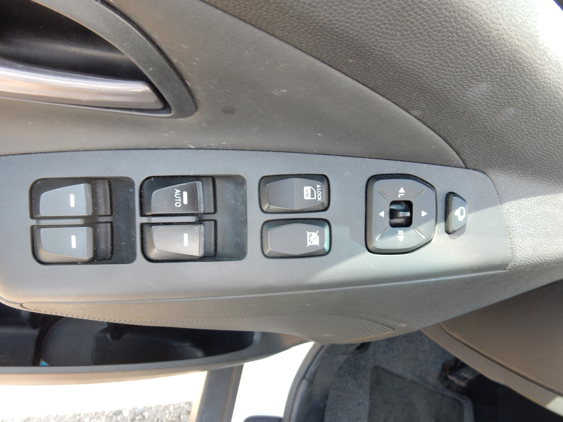 HYUNDAI iX 35 2.0 CRDi Style 4WD Automatic-image-14