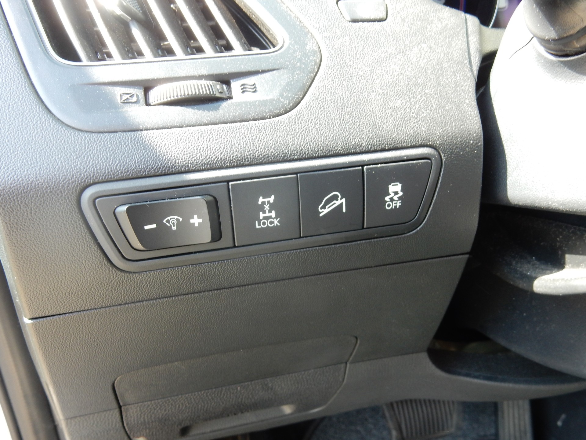 HYUNDAI iX 35 2.0 CRDi Style 4WD Automatic-image-15
