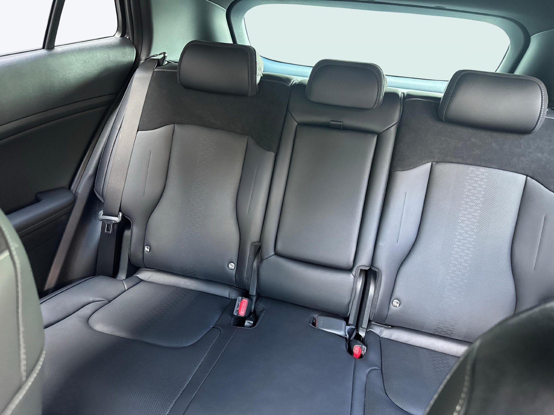 KIA Sportage 1.6 T-GDi Hybrid Black Edition-image-10