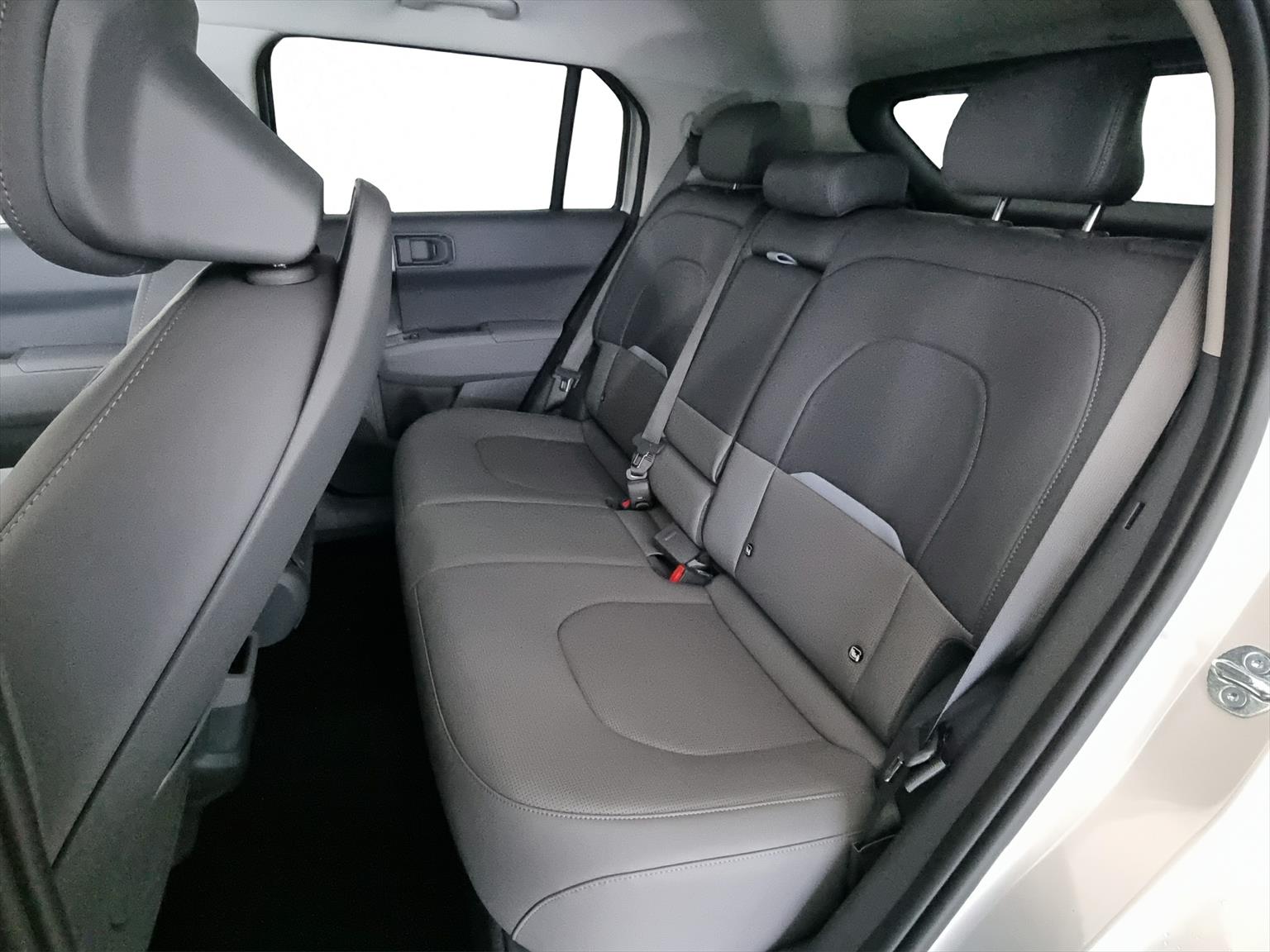 KIA EV3 81 kWh Earth-image-6