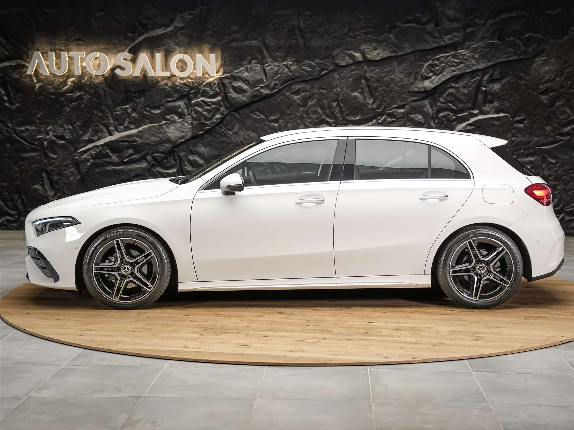 MERCEDES-BENZ A 200 d AMG Line 8G-DCT *Facelift*Lenkradheizung*Kamera*-image-2