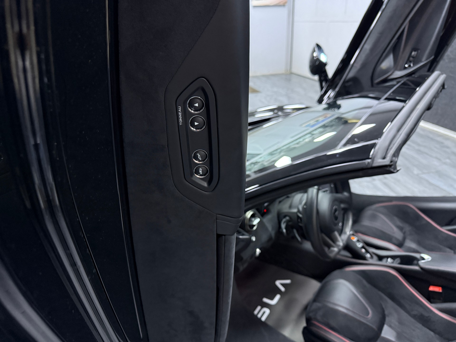 McLAREN 720S Spider Performance 4.0 V8 SSG / CH Fz 1 Hand-image-15