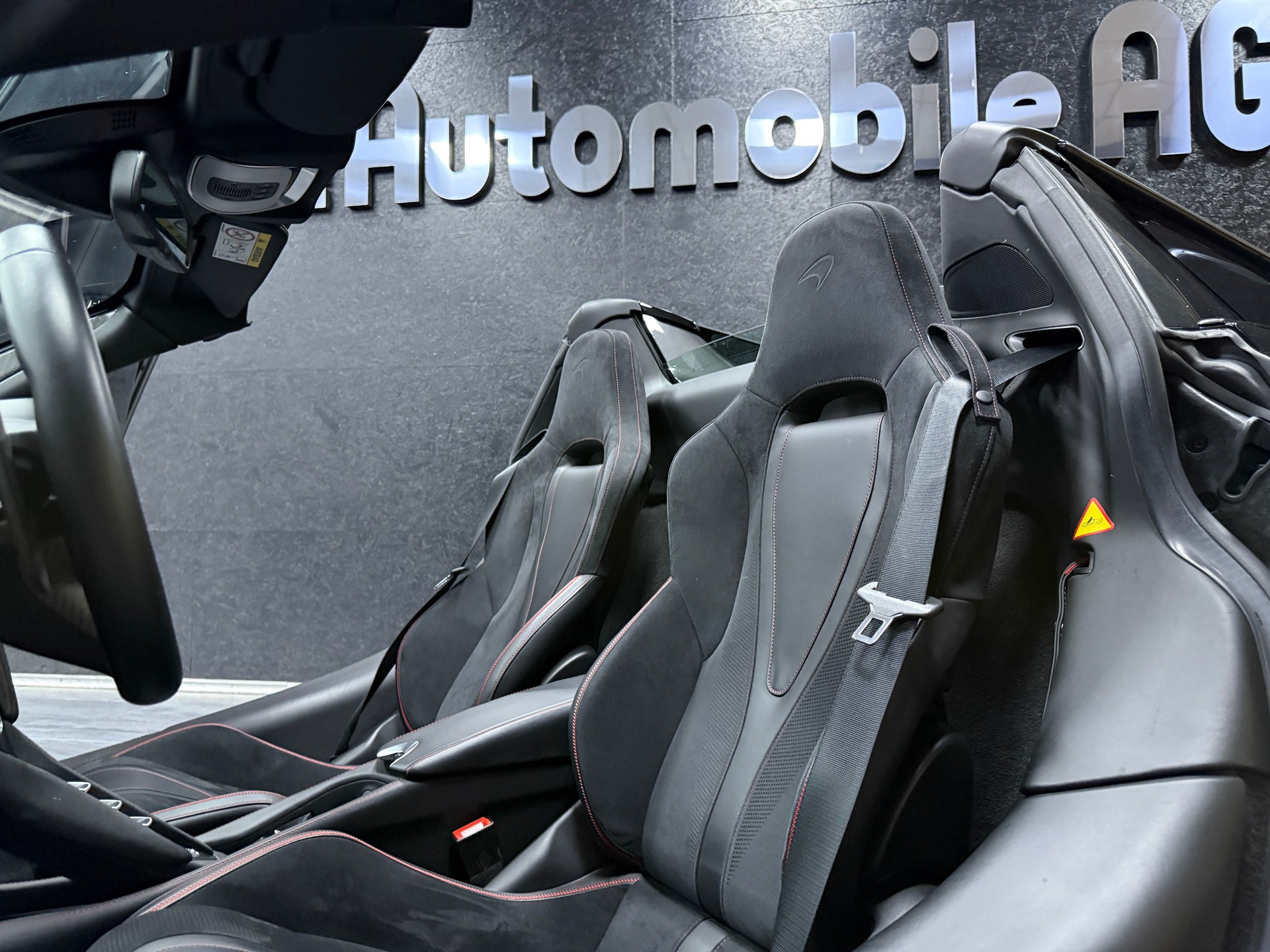 McLAREN 720S Spider Performance 4.0 V8 SSG / CH Fz 1 Hand-image-10