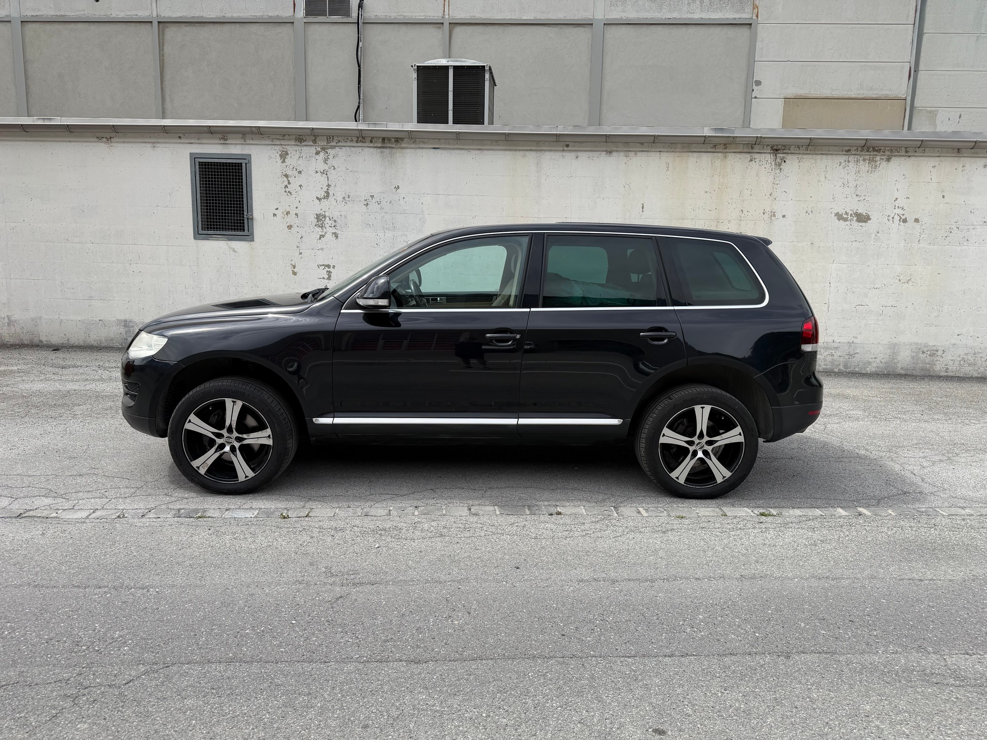 VW Touareg 3.0 TDI Mountain-image-1