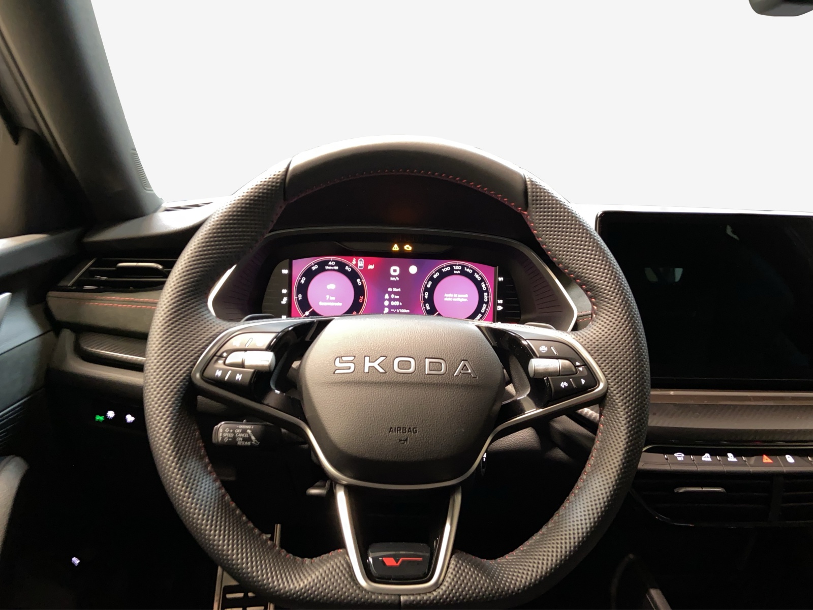 SKODA Octavia Combi 2.0 TSI DSG RS 30 Years Edition-image-9