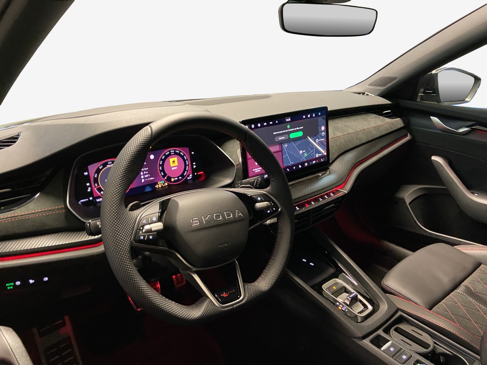 SKODA Octavia Combi 2.0 TSI DSG RS 30 Years Edition-image-10