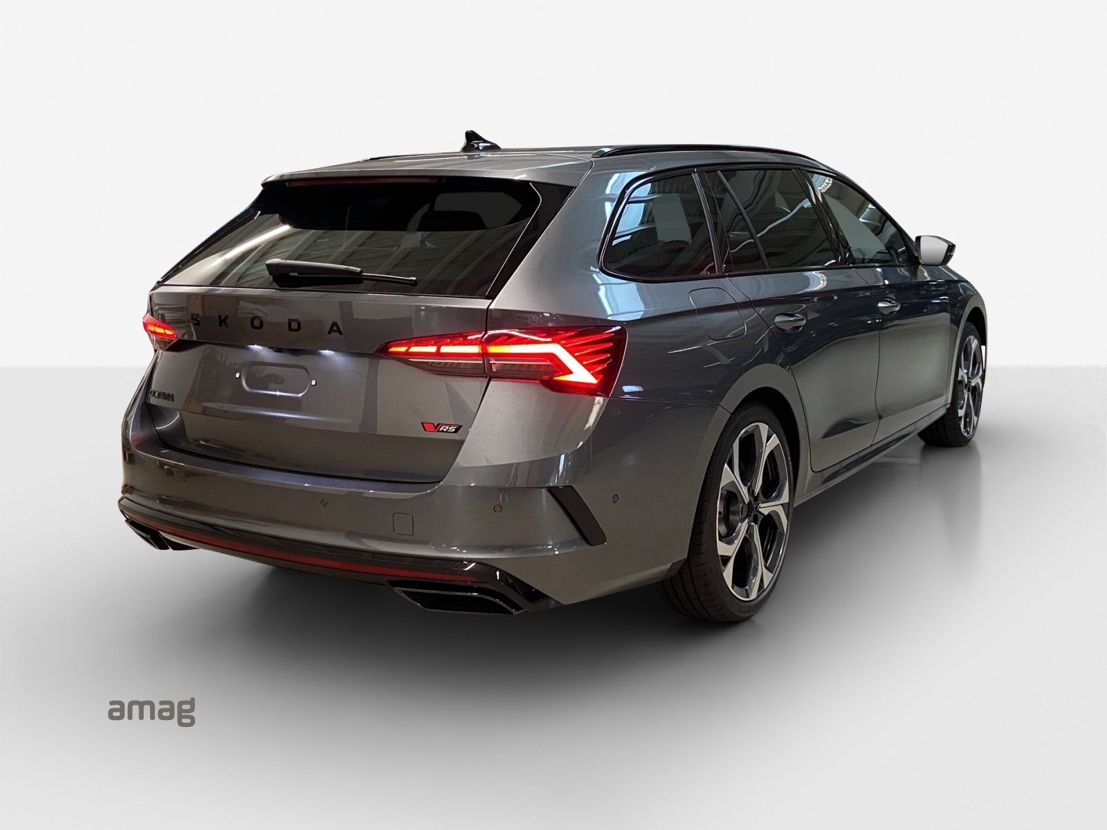 SKODA Octavia Combi 2.0 TSI DSG RS 30 Years Edition-image-4