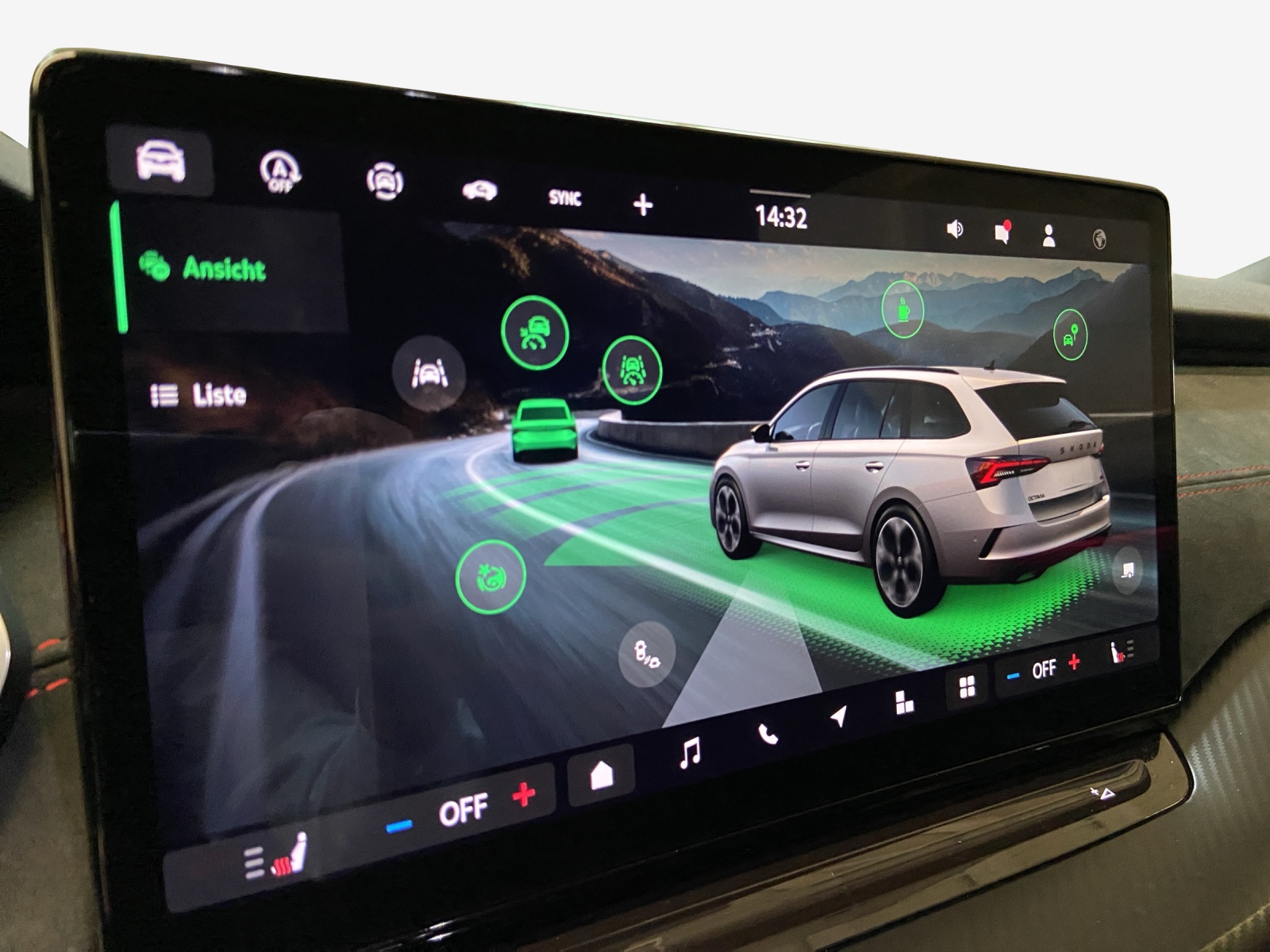 SKODA Octavia Combi 2.0 TSI DSG RS 30 Years Edition-image-15