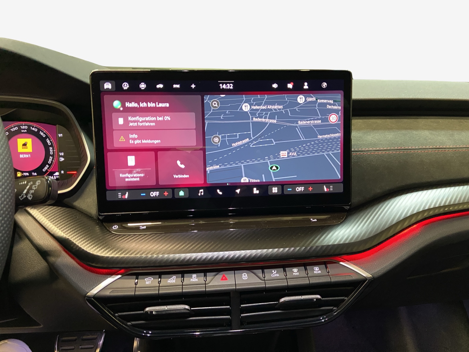 SKODA Octavia Combi 2.0 TSI DSG RS 30 Years Edition-image-14