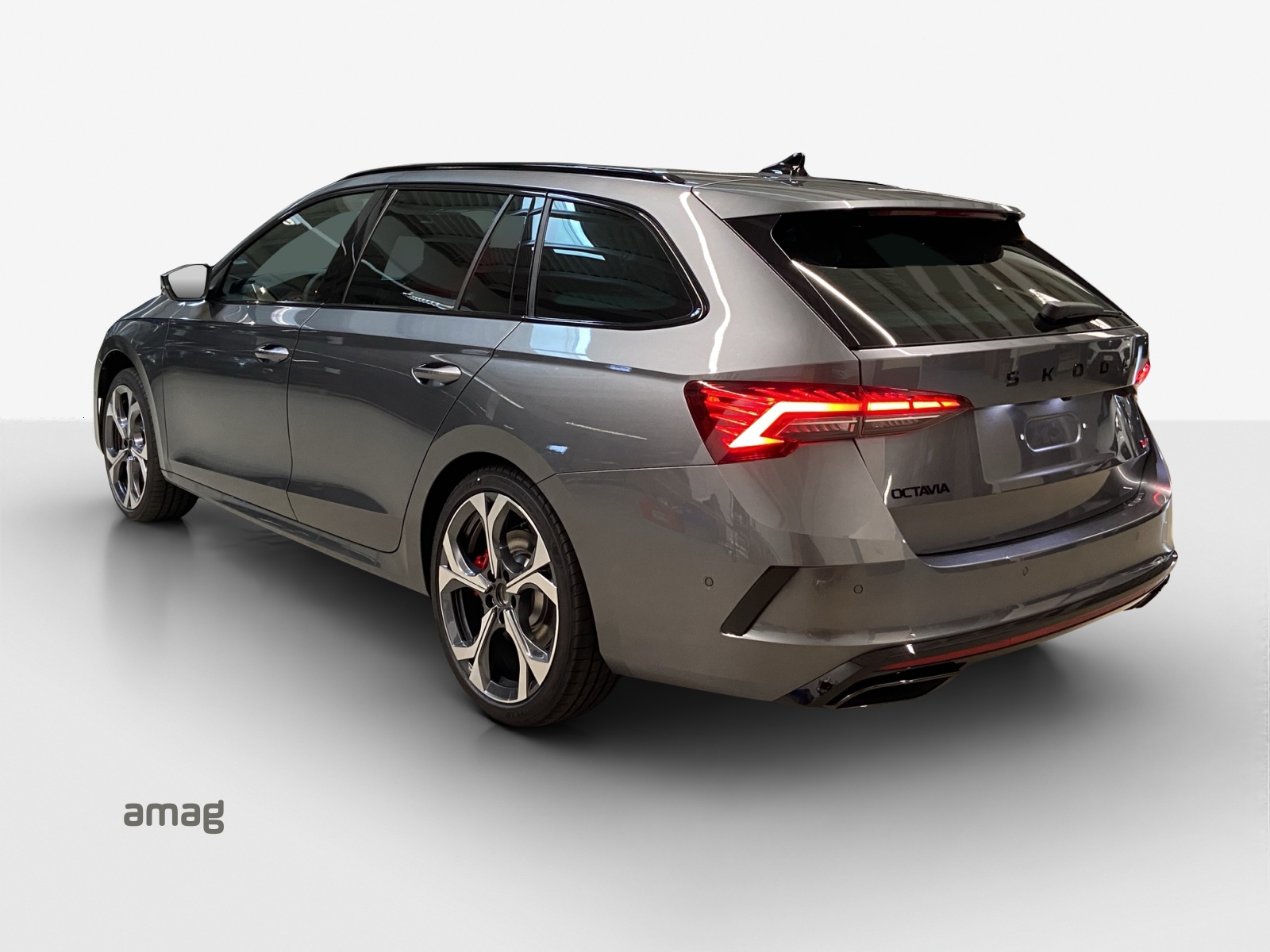 SKODA Octavia Combi 2.0 TSI DSG RS 30 Years Edition-image-2