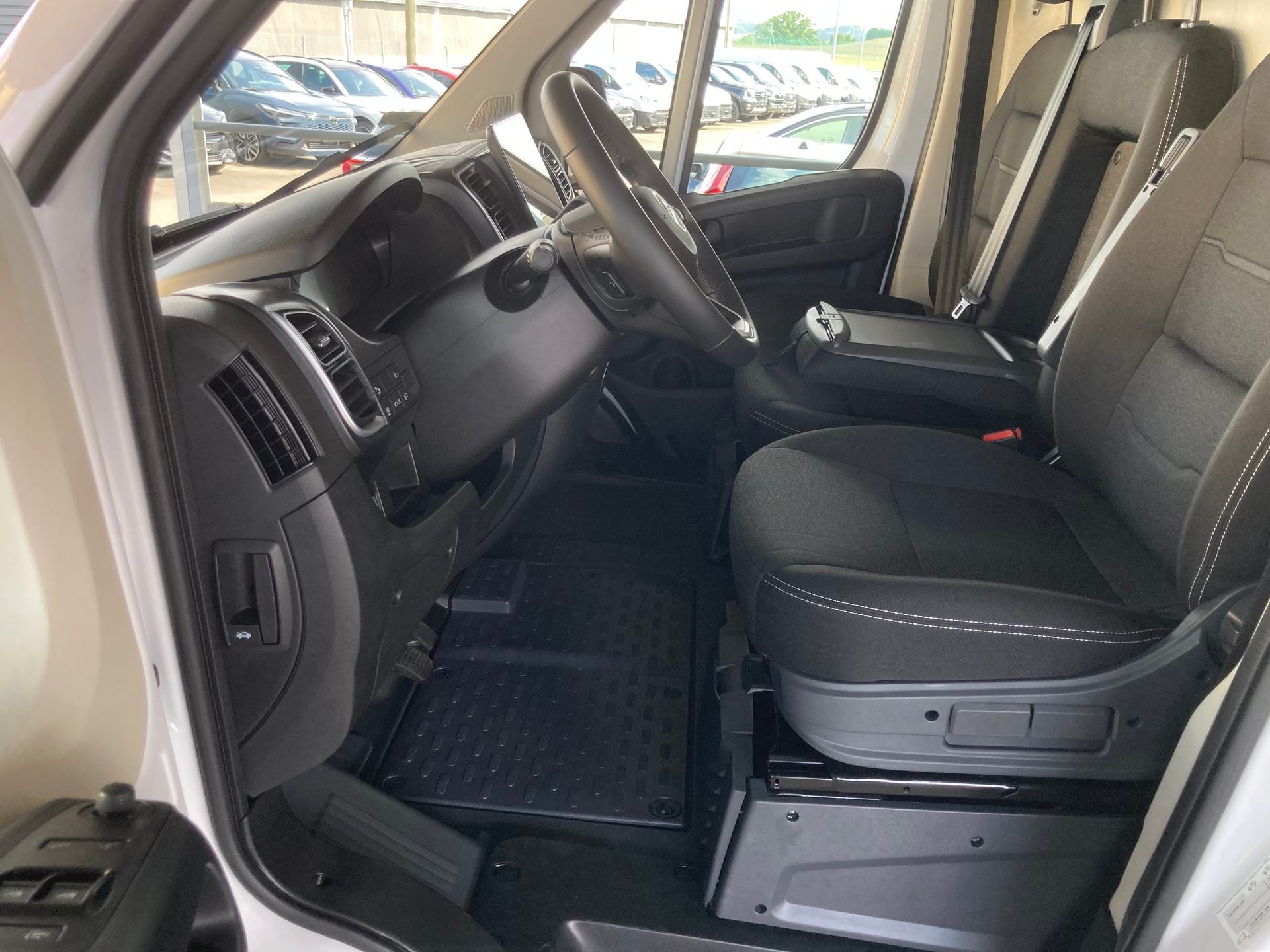 CITROEN Jumper 35+ 2.2 BlueHDi 180 L3H2 Kasten Automat Kasten-image-9
