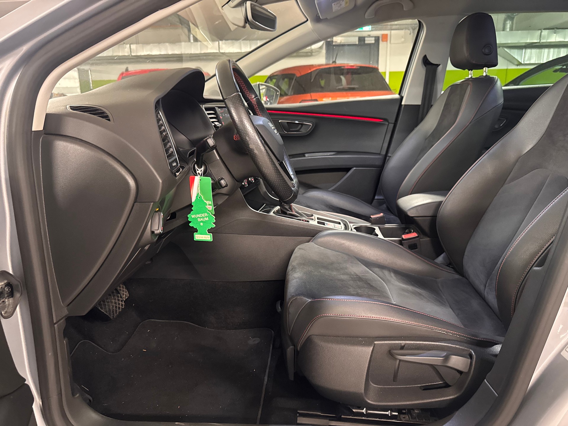 SEAT Leon ST 2.0 TDI Swiss FR DSG-image-9