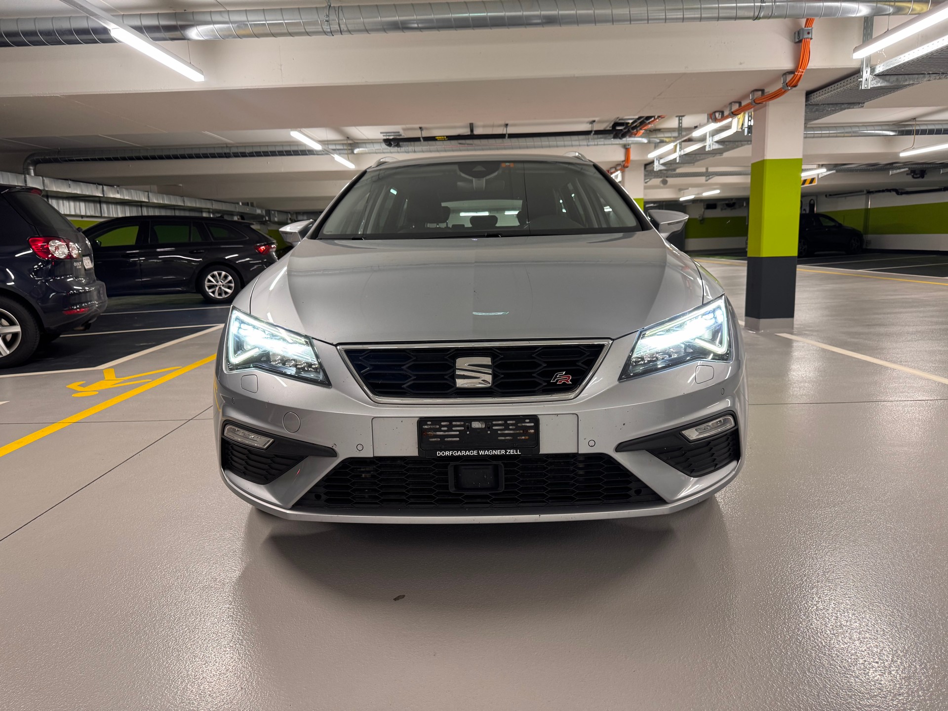 SEAT Leon ST 2.0 TDI Swiss FR DSG-image-1