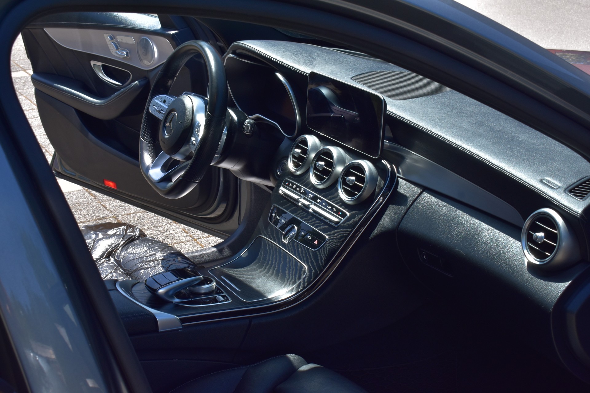 MERCEDES-BENZ C 220 d AMG Line 4matic-image-3