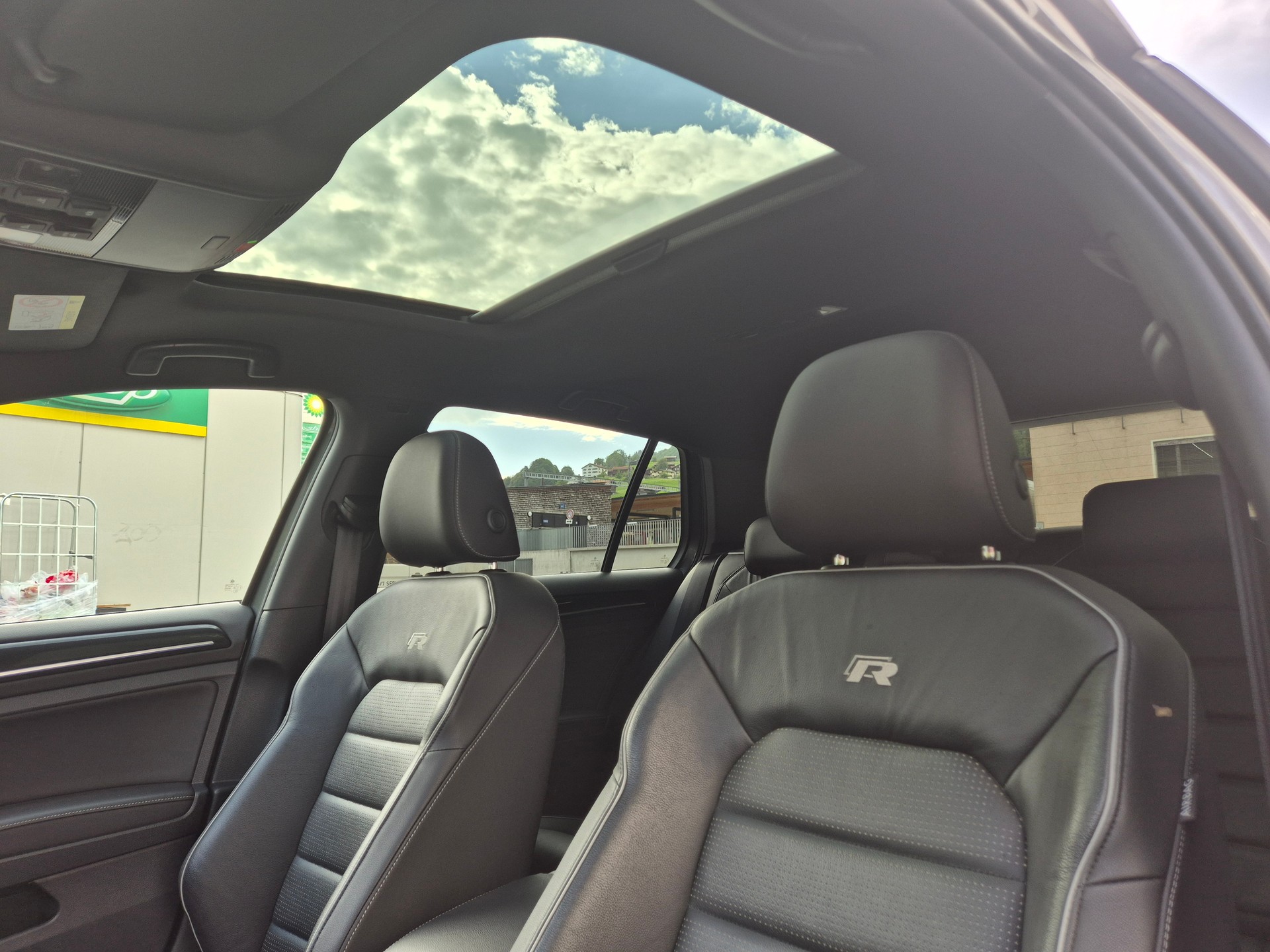 VW Golf 2.0 TSI R 4Motion DSG-image-13