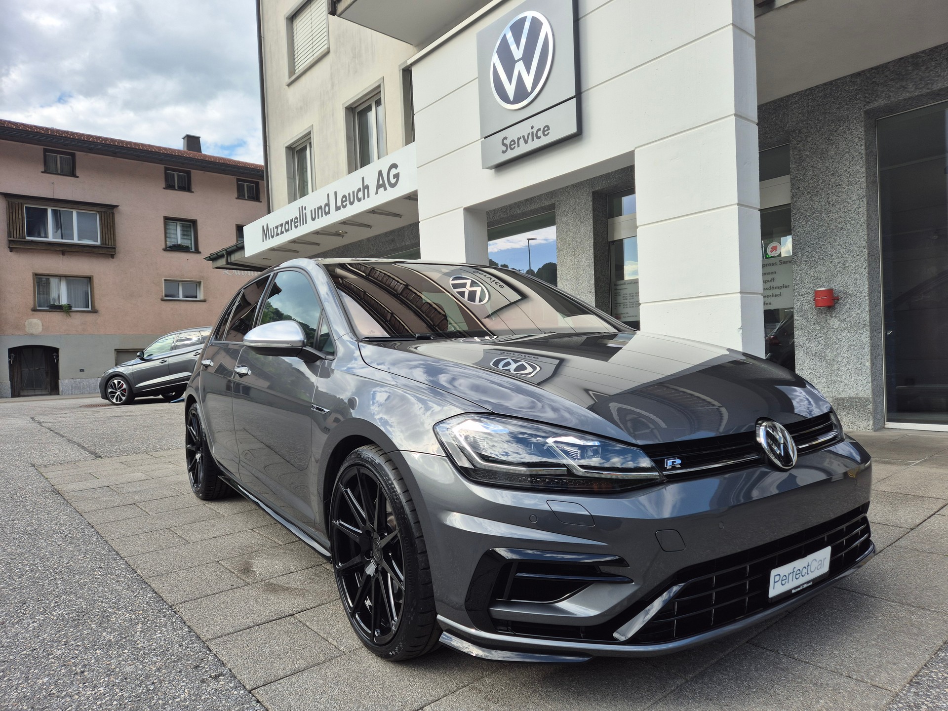 VW Golf 2.0 TSI R 4Motion DSG-image-0