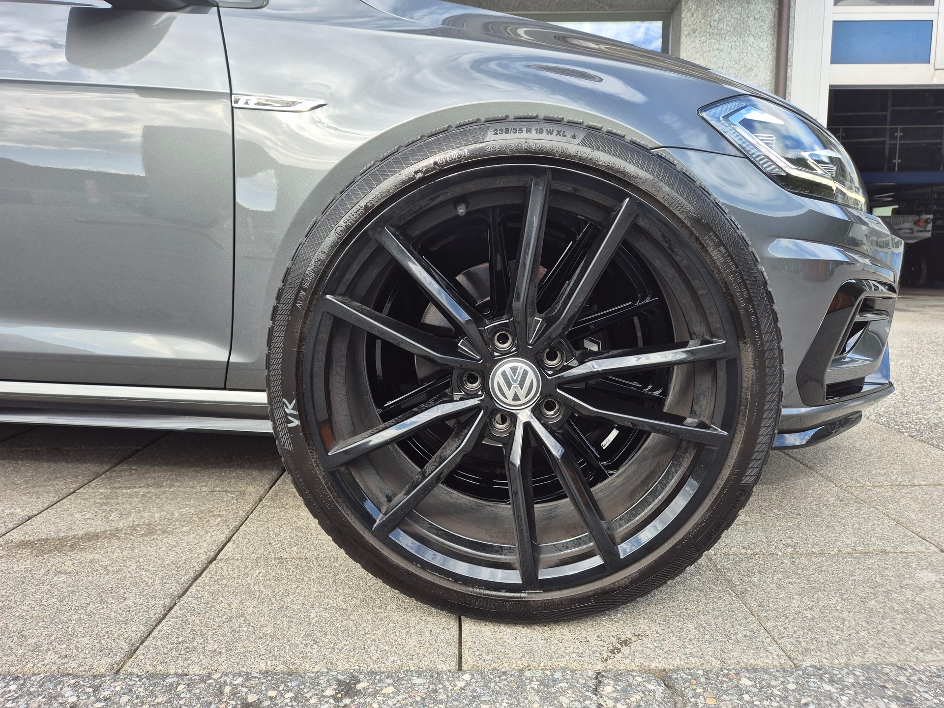 VW Golf 2.0 TSI R 4Motion DSG-image-15