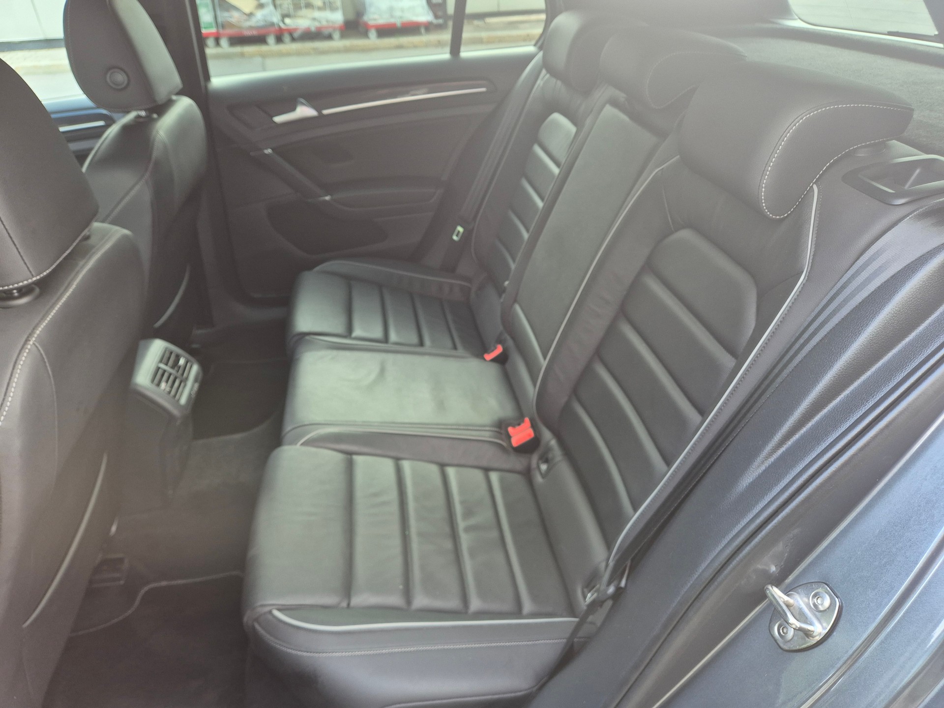 VW Golf 2.0 TSI R 4Motion DSG-image-8