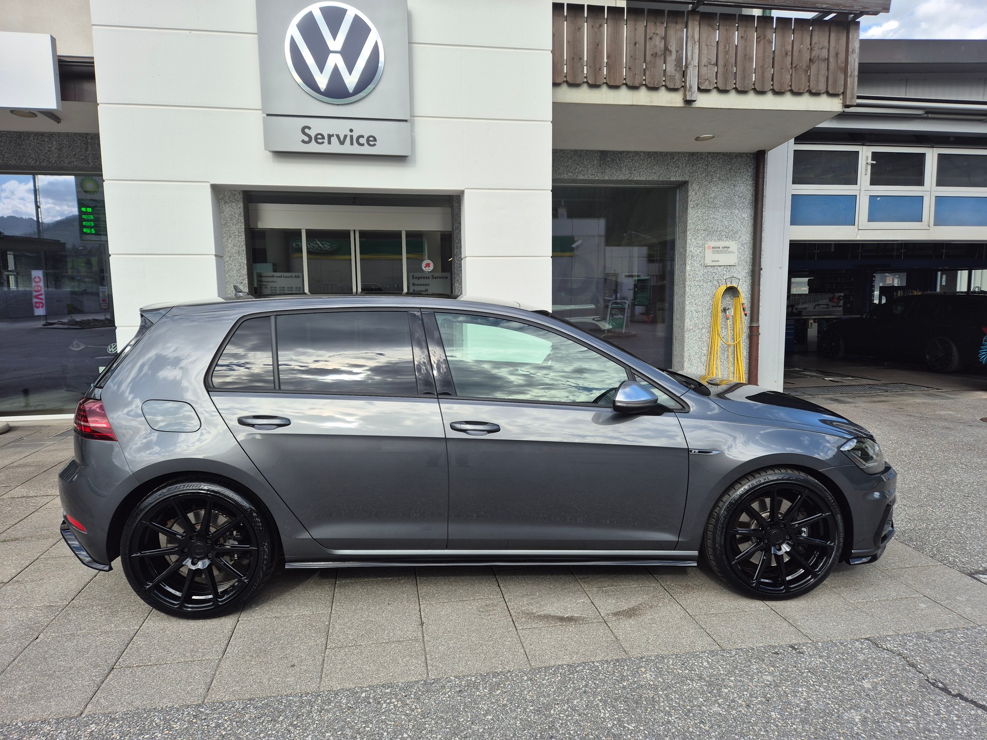 VW Golf 2.0 TSI R 4Motion DSG-image-3