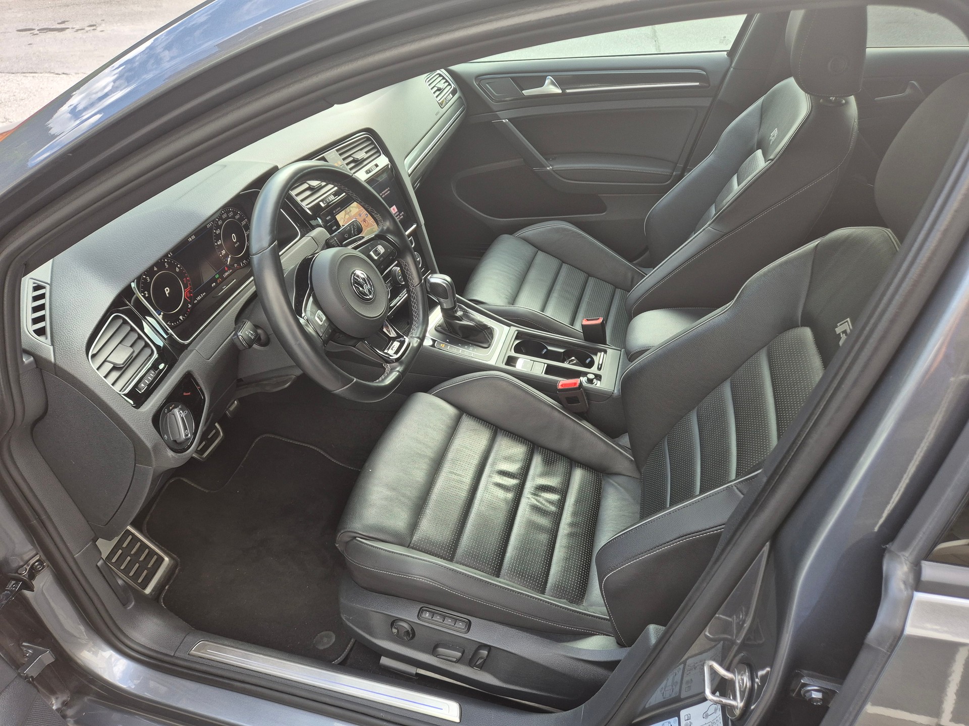 VW Golf 2.0 TSI R 4Motion DSG-image-6