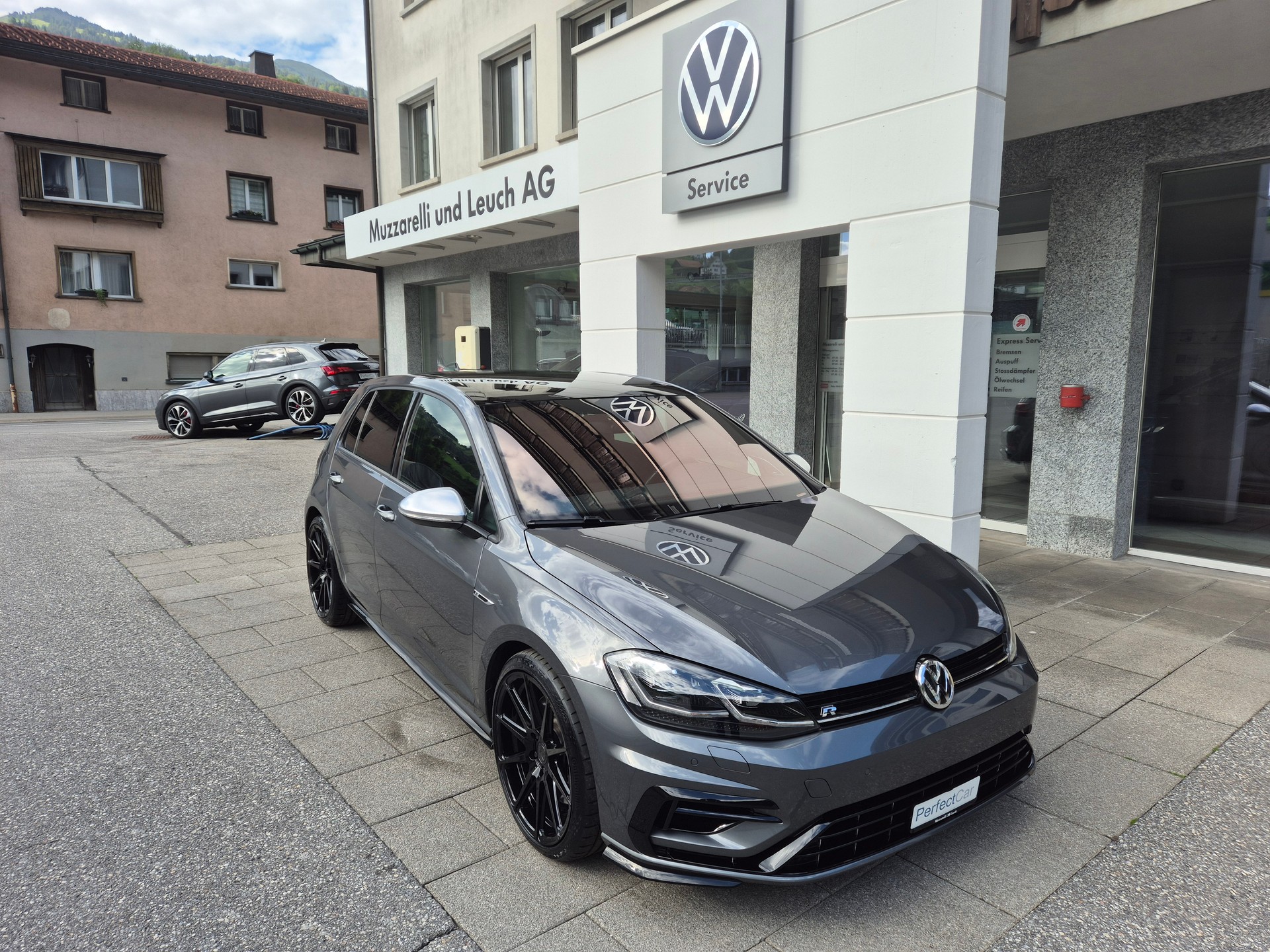VW Golf 2.0 TSI R 4Motion DSG-image-1