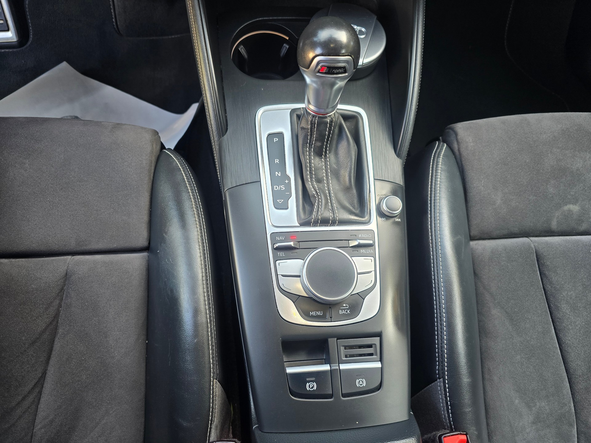 AUDI S3 Sportback 2.0 TFSI quattro S-tronic-image-20