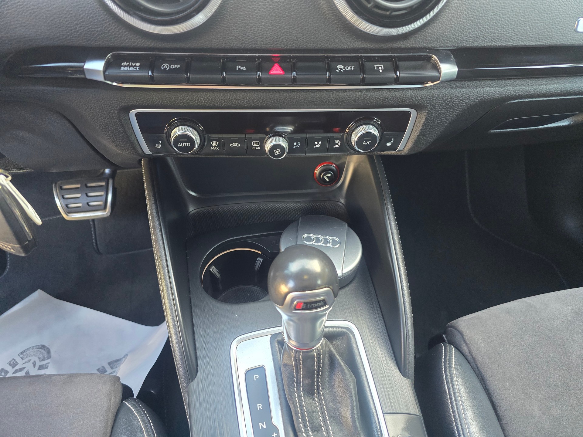 AUDI S3 Sportback 2.0 TFSI quattro S-tronic-image-21
