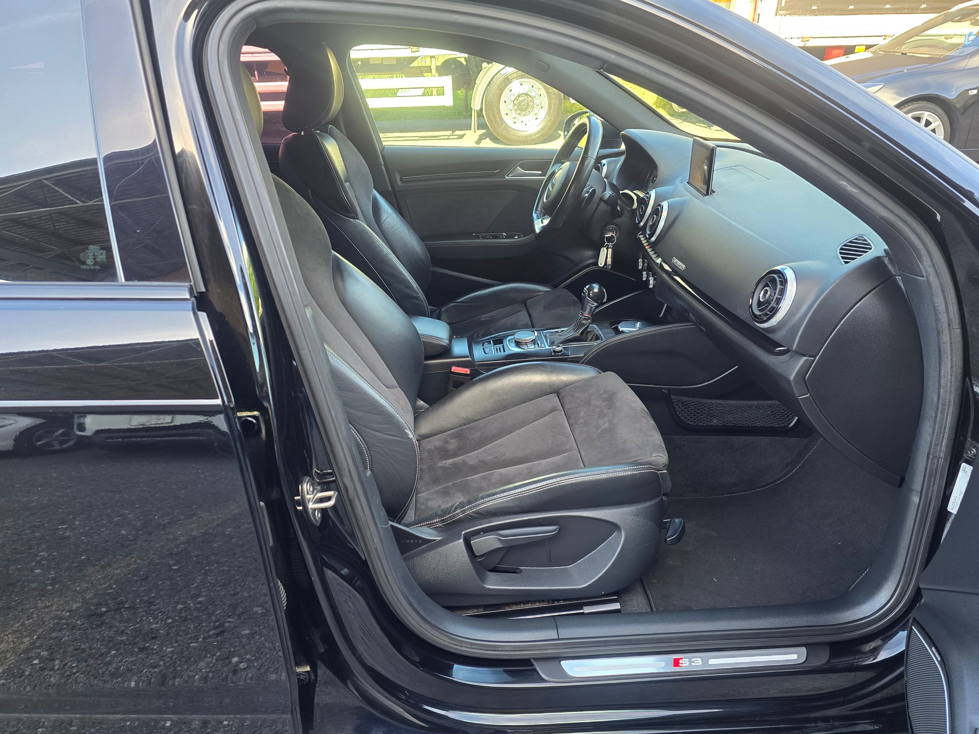 AUDI S3 Sportback 2.0 TFSI quattro S-tronic-image-9